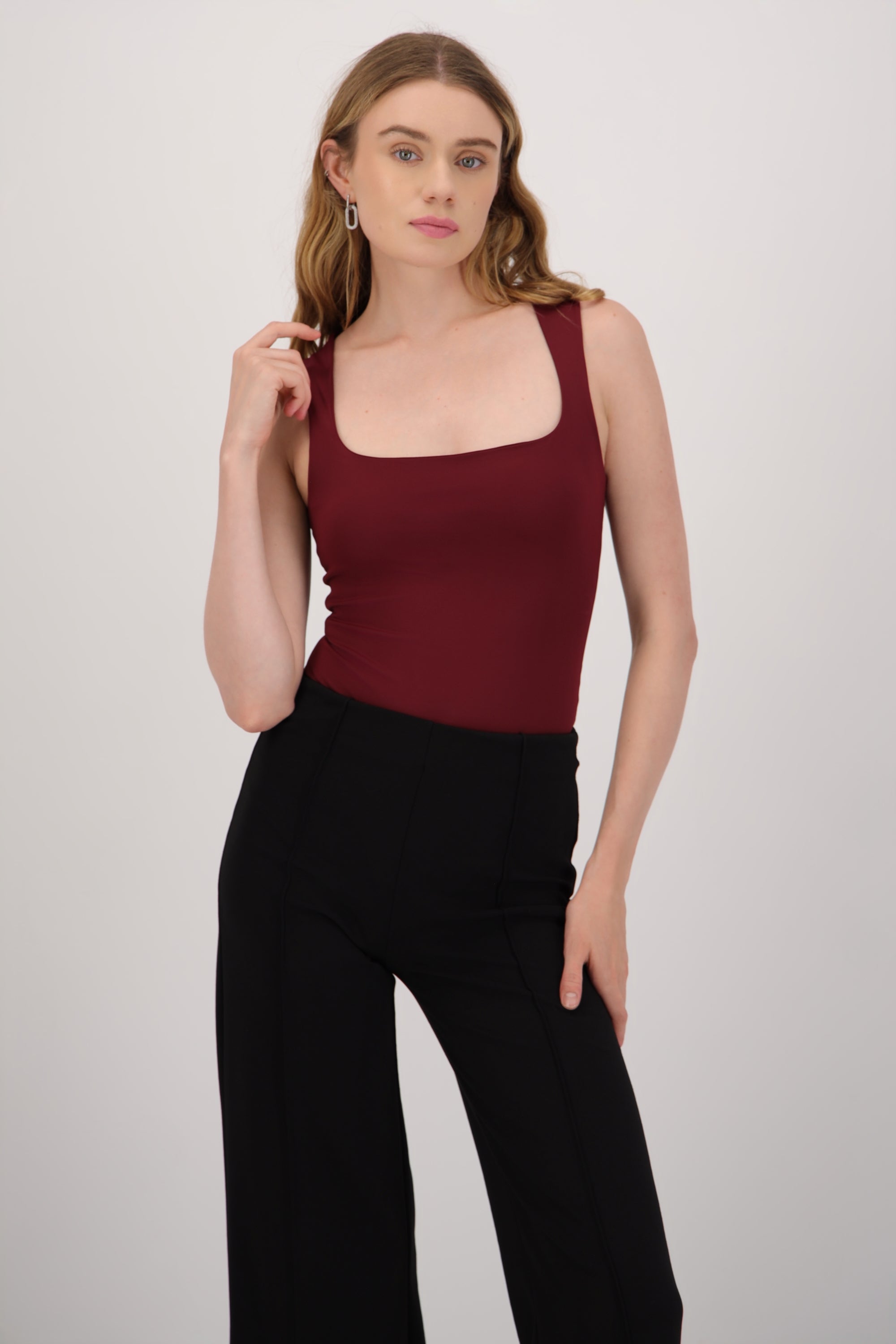 Bodysuit escote cuadrado tirante ancho VINO