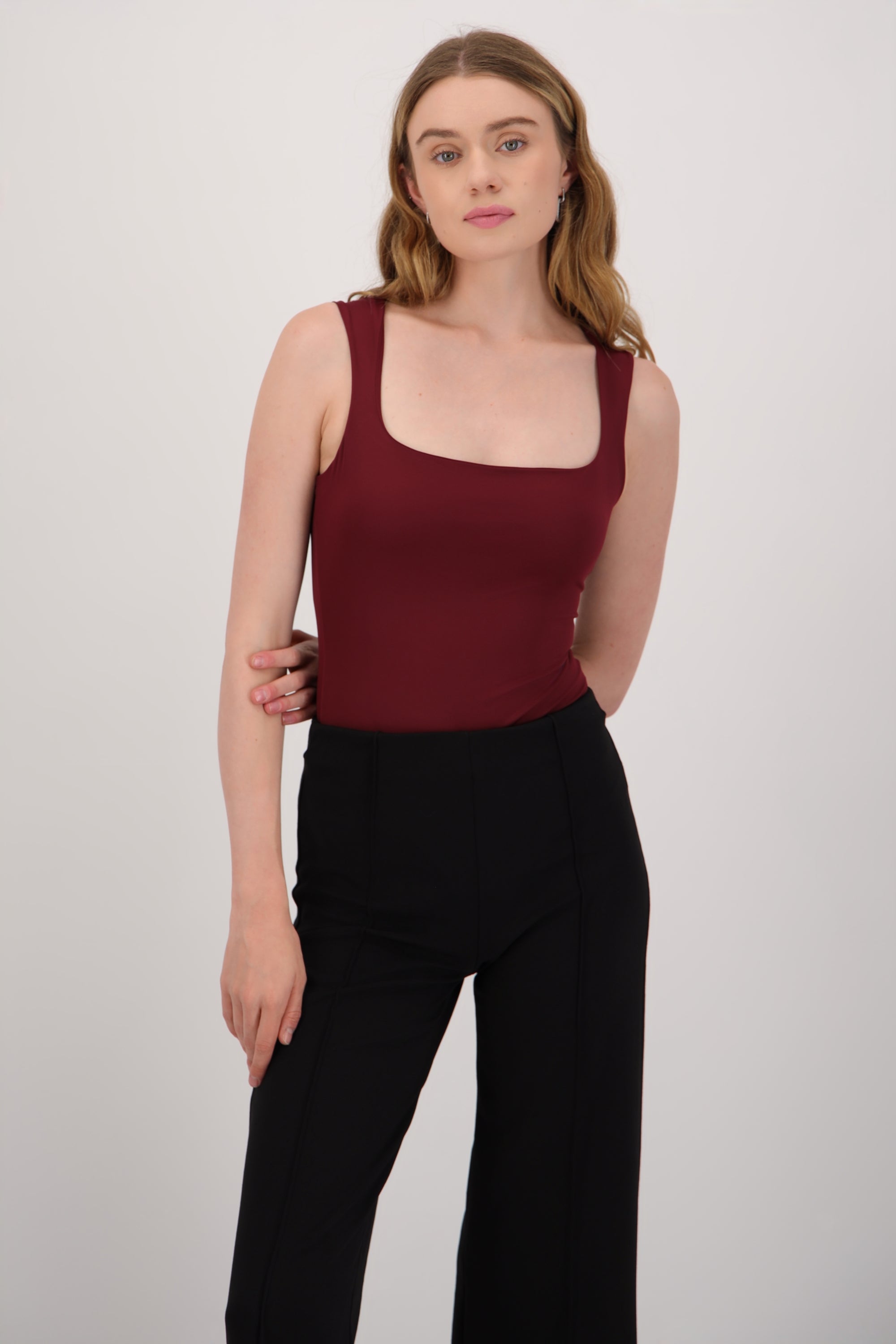 Bodysuit escote cuadrado tirante ancho VINO