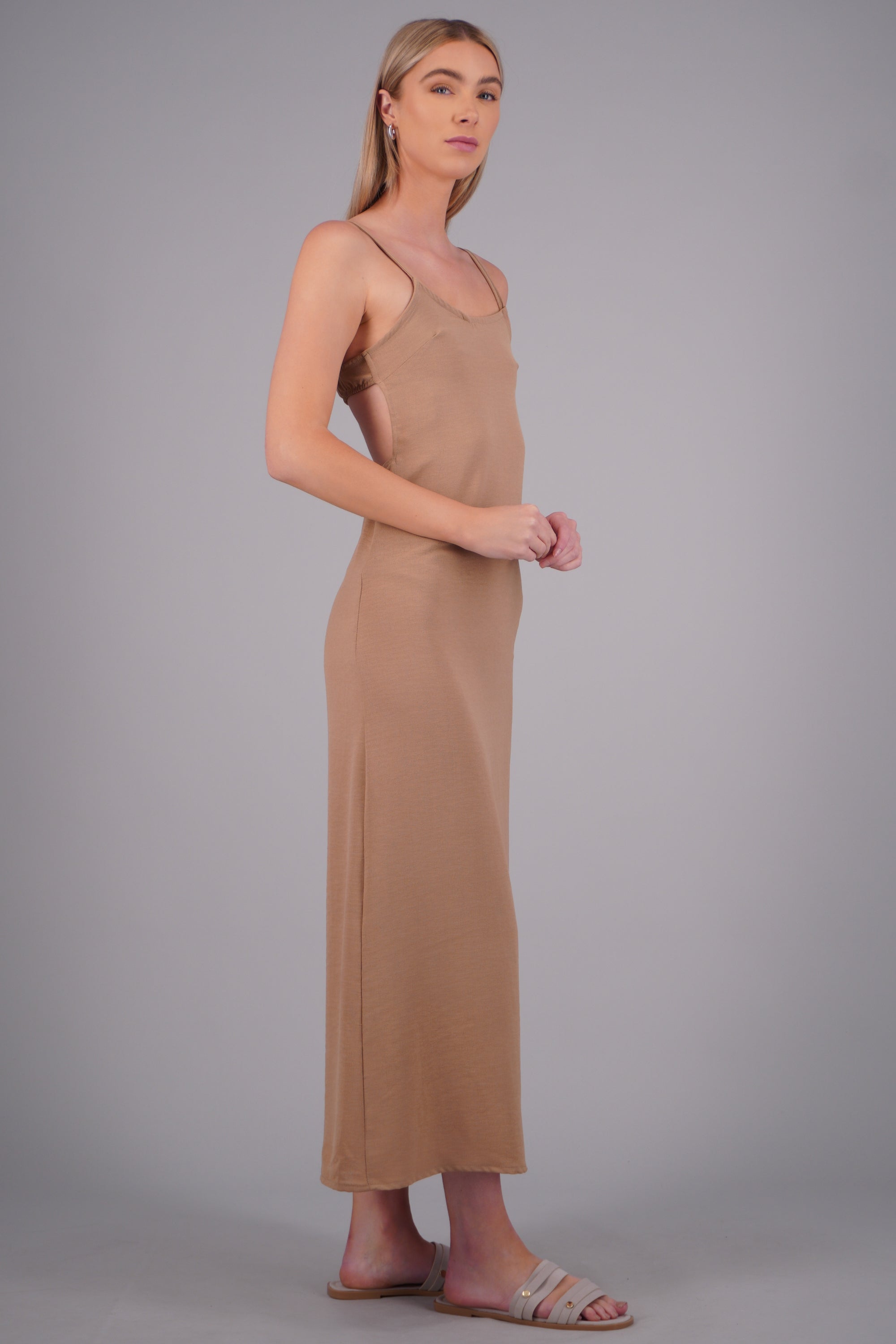 Vestido liso maxi de tirantes BEIGE
