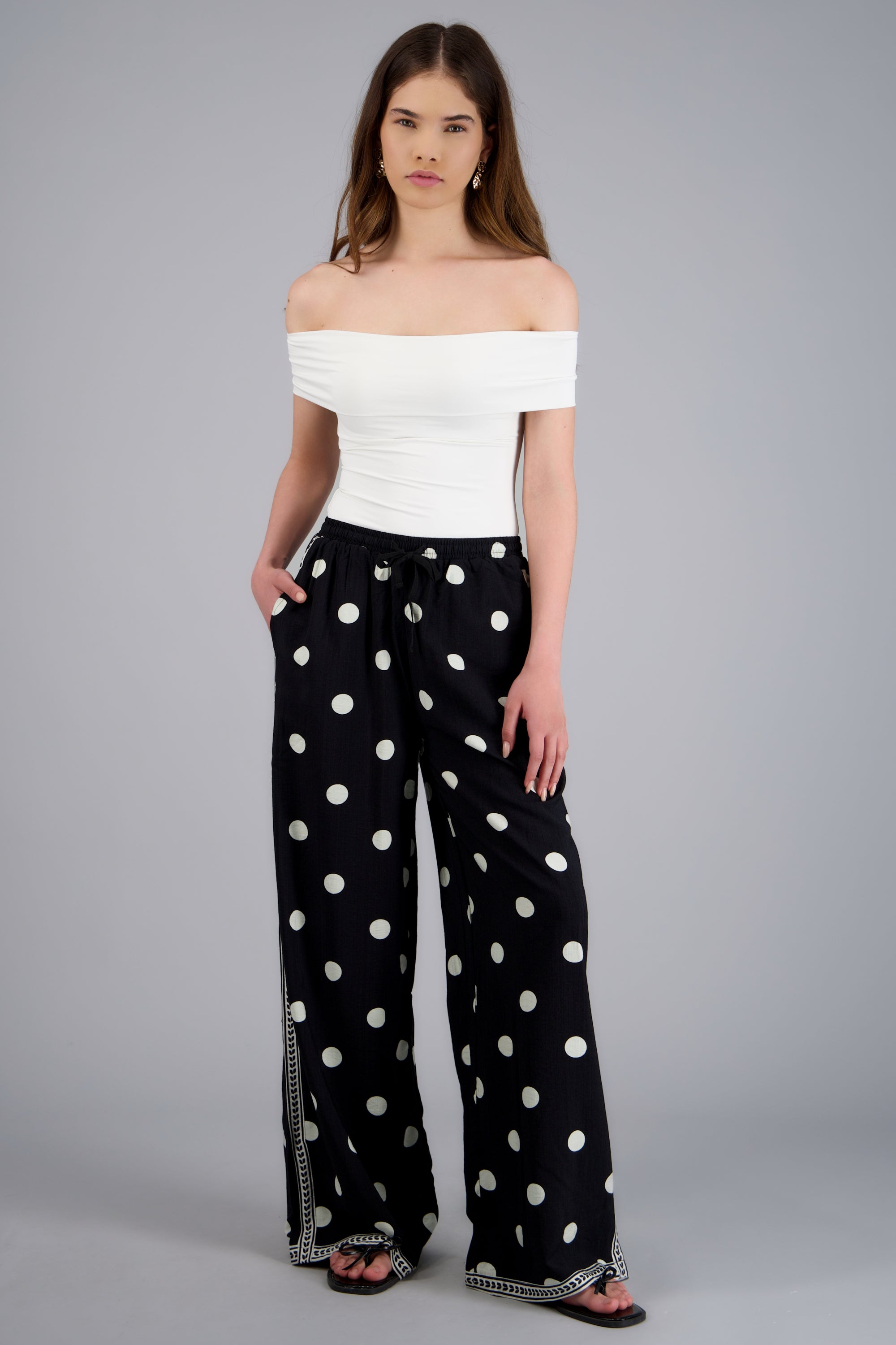Pantalón polka dots detalle contraste NEGRO COMBO