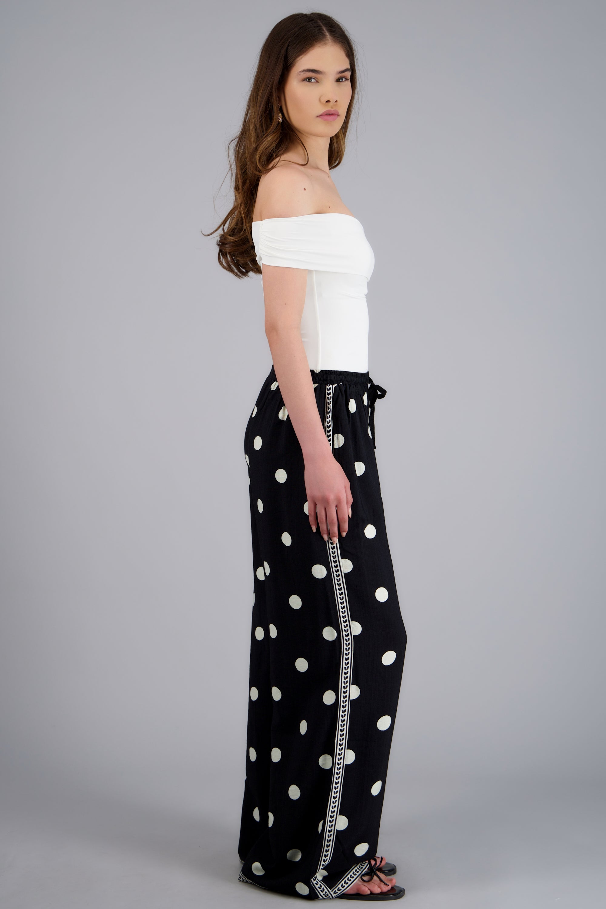 Pantalón polka dots detalle contraste NEGRO COMBO
