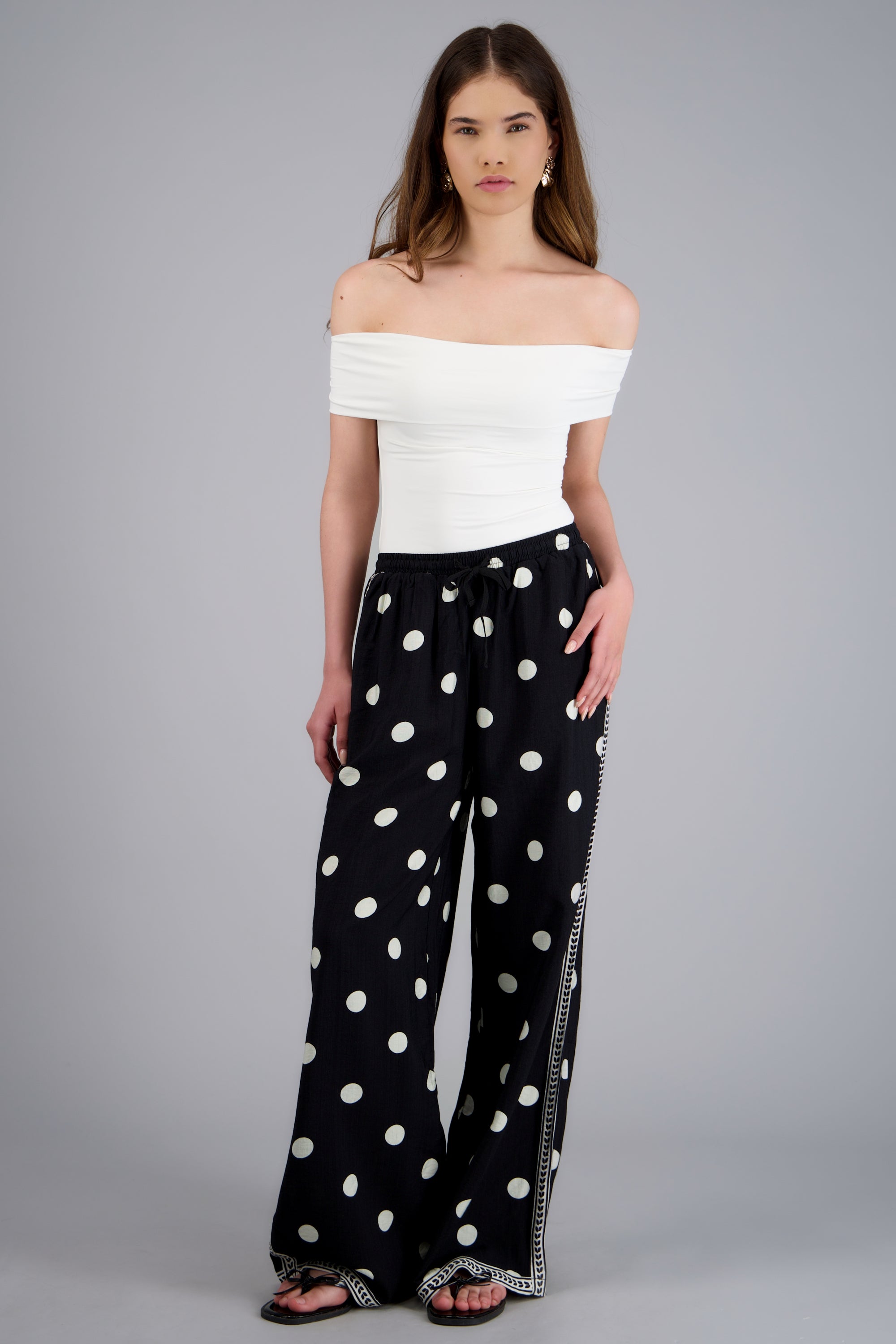 Pantalón polka dots detalle contraste NEGRO COMBO