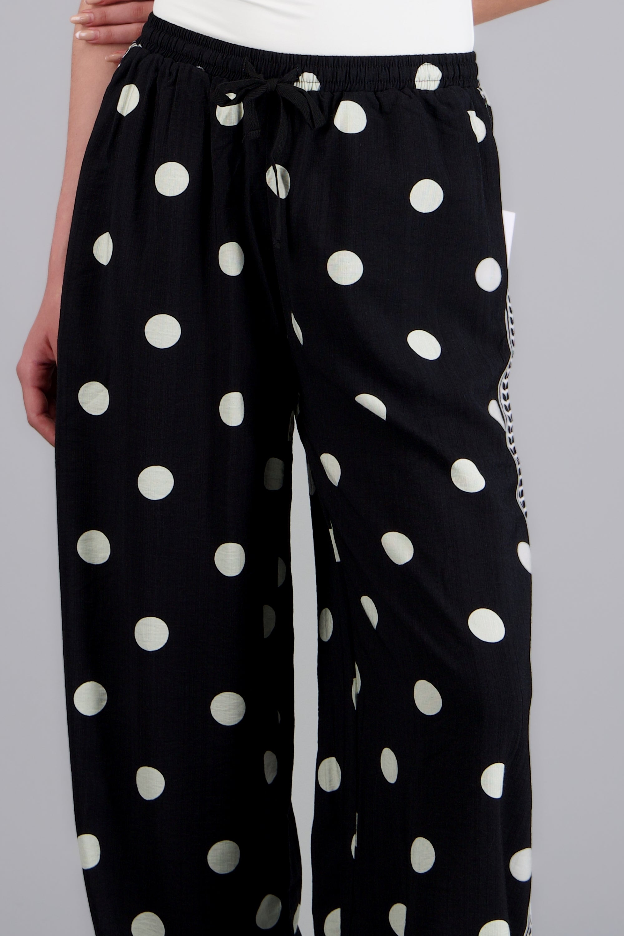 Pantalón polka dots detalle contraste NEGRO COMBO