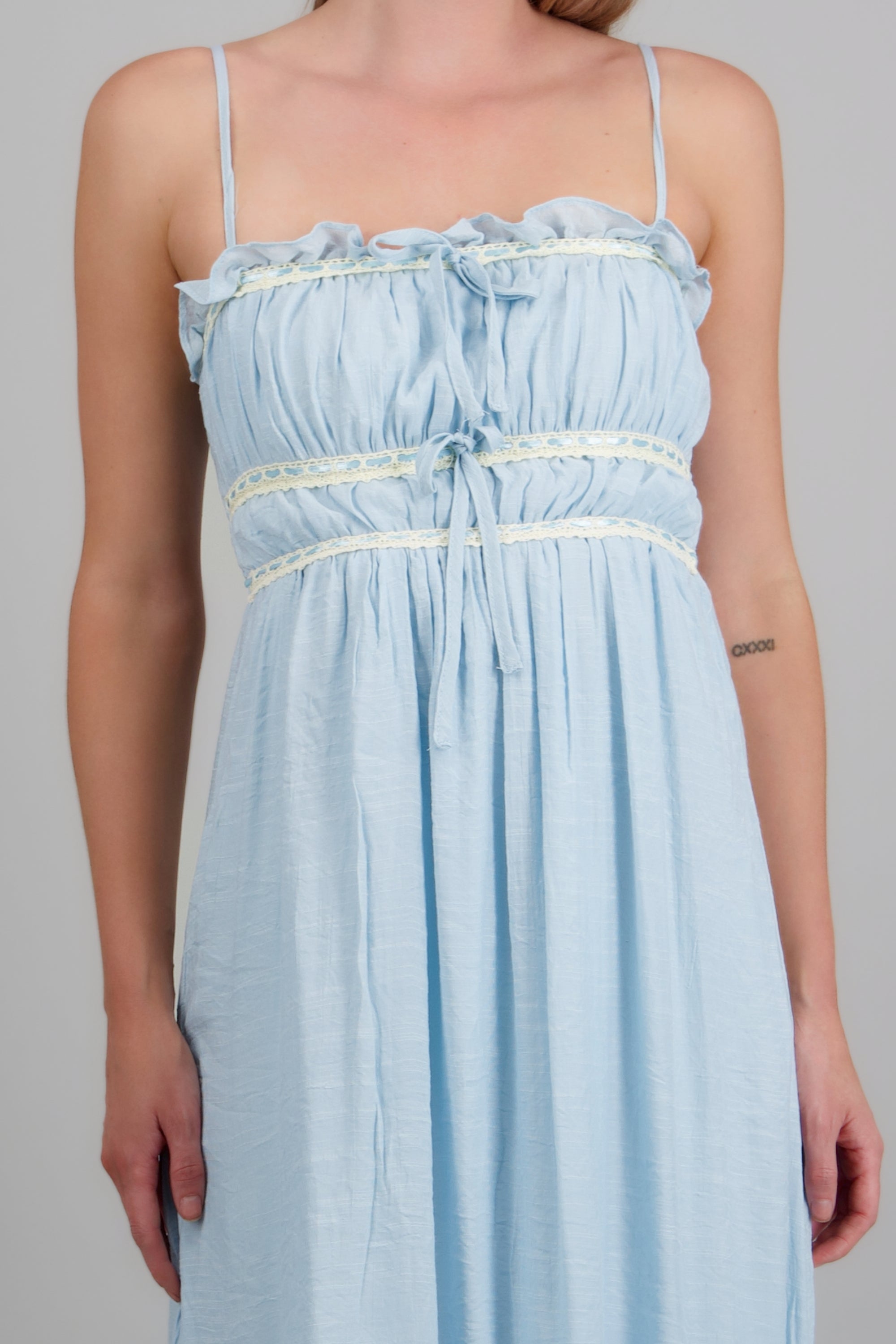 Vestido maxi frunce detalle moños AZUL PASTEL