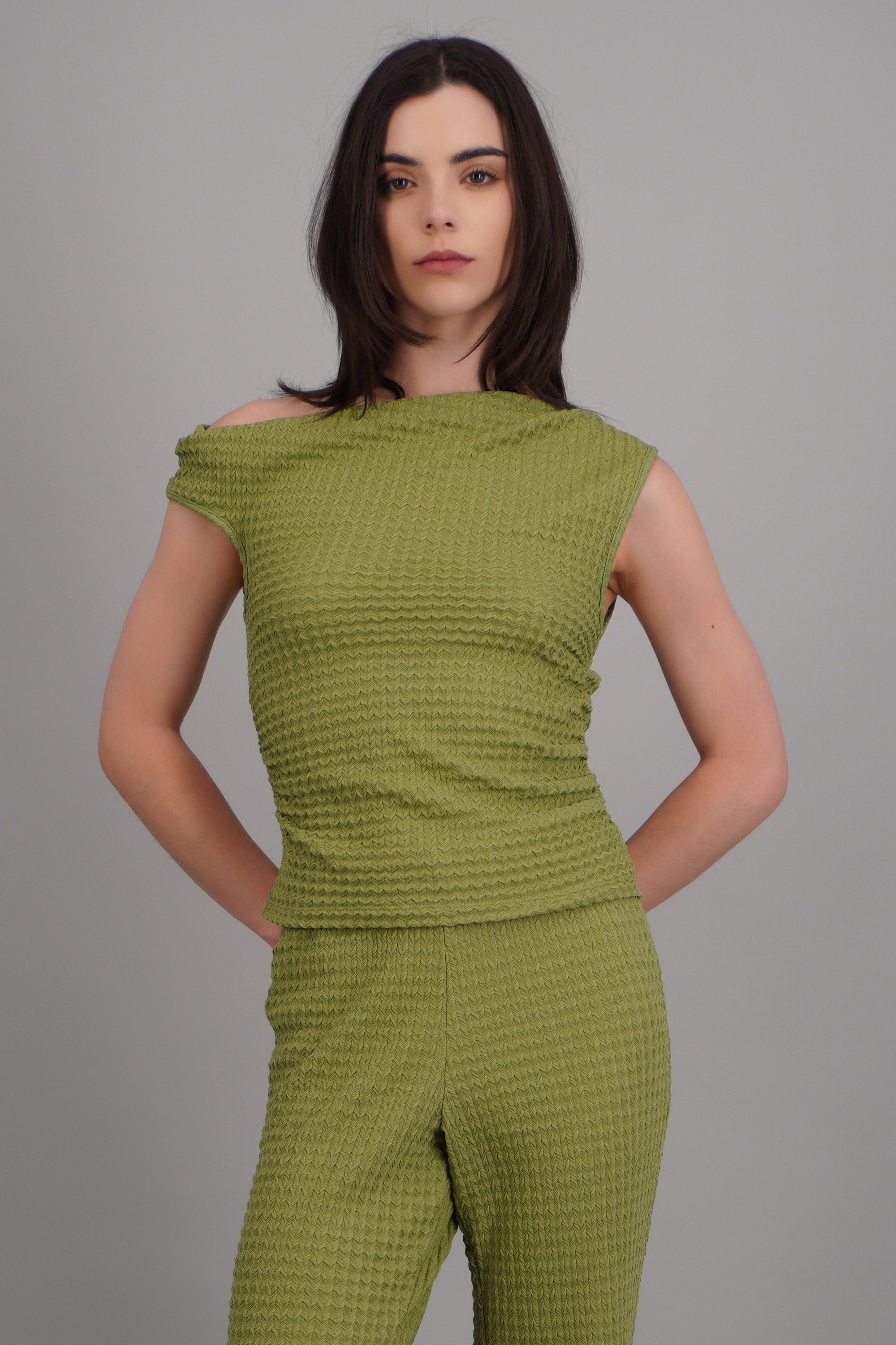 APPLE GREEN