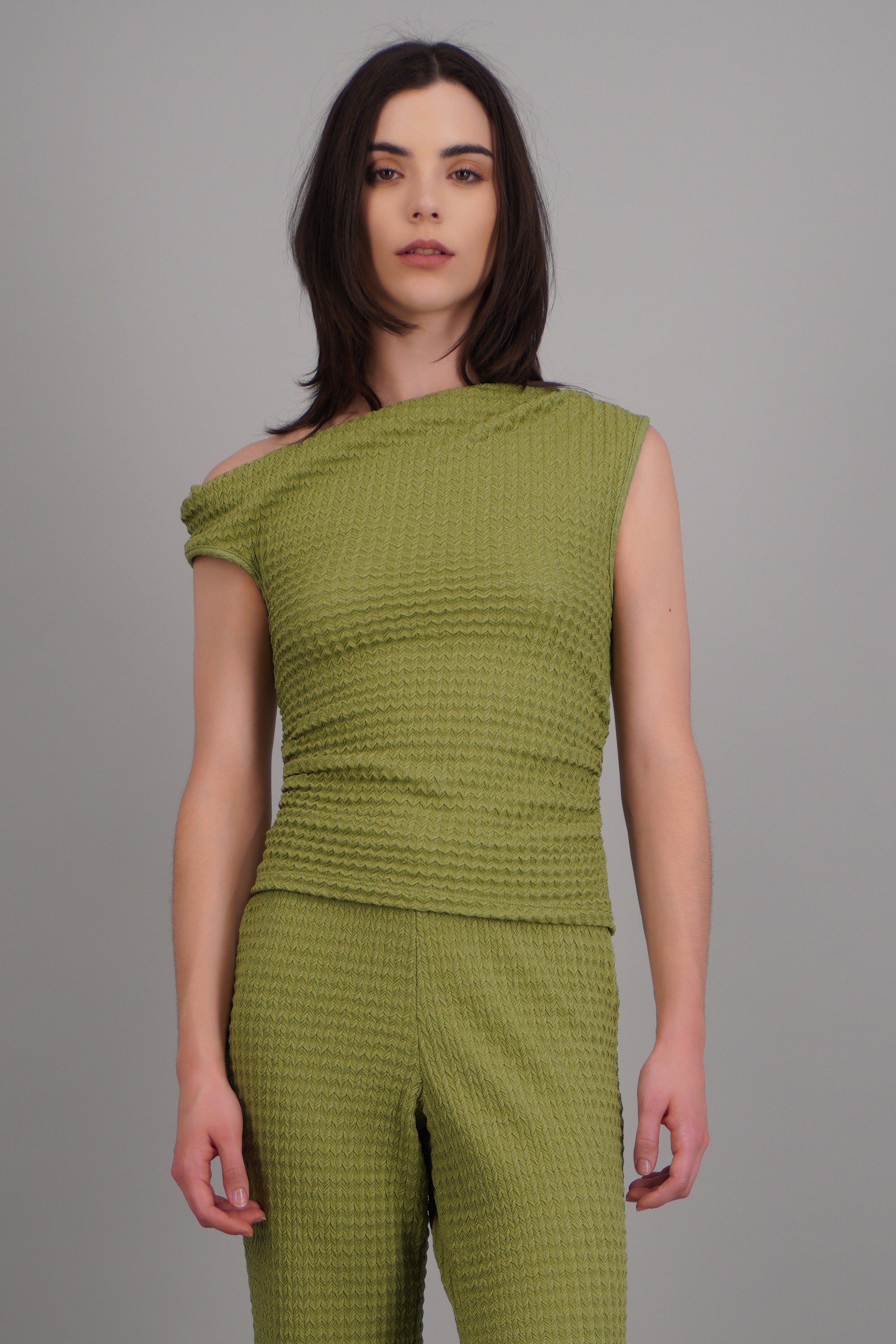 APPLE GREEN