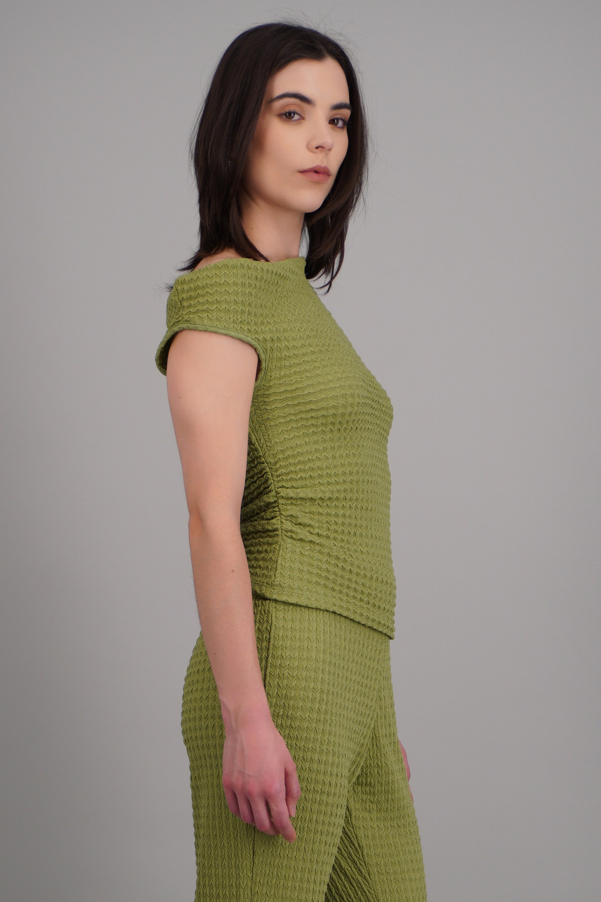 APPLE GREEN