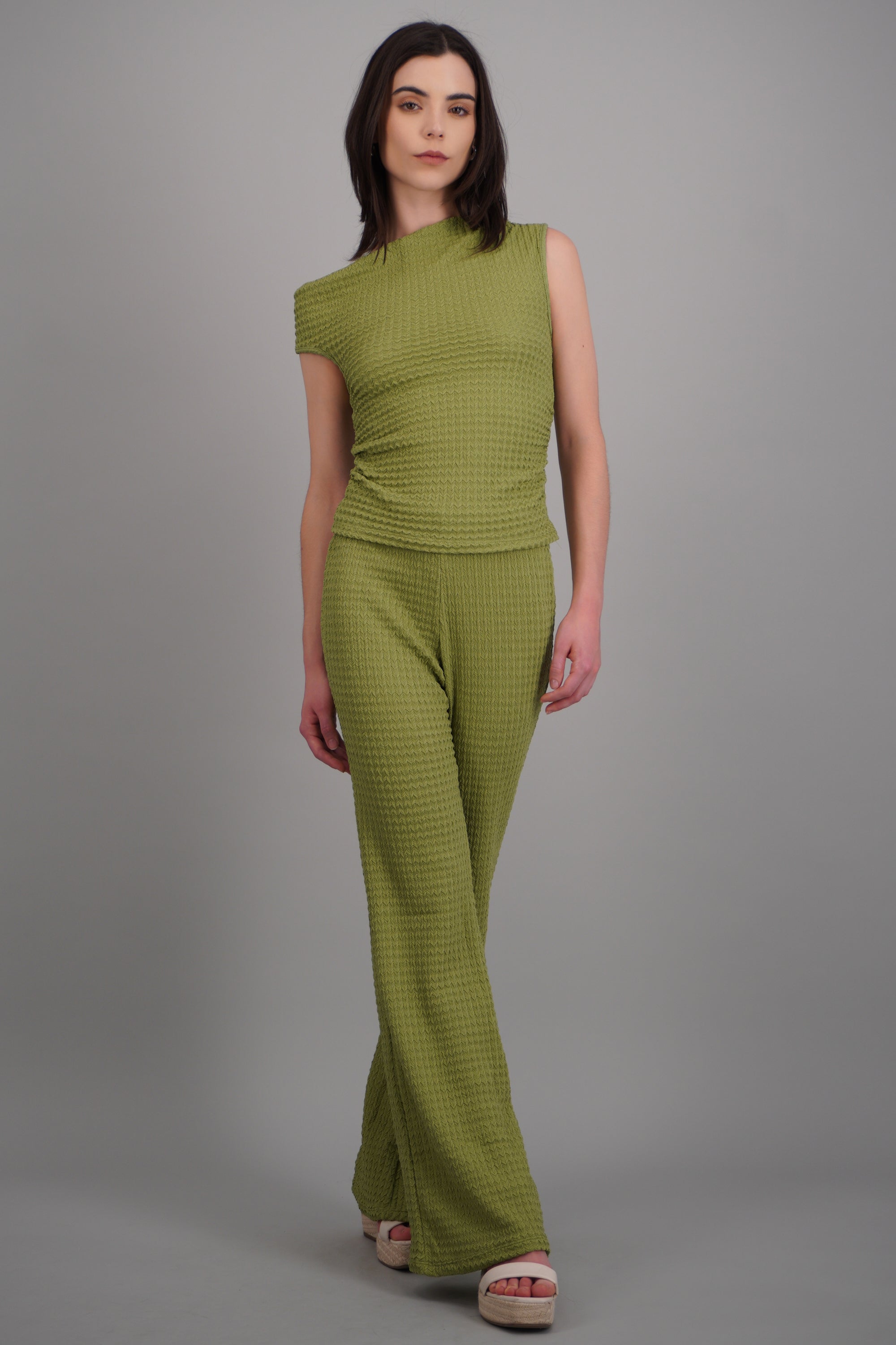 APPLE GREEN