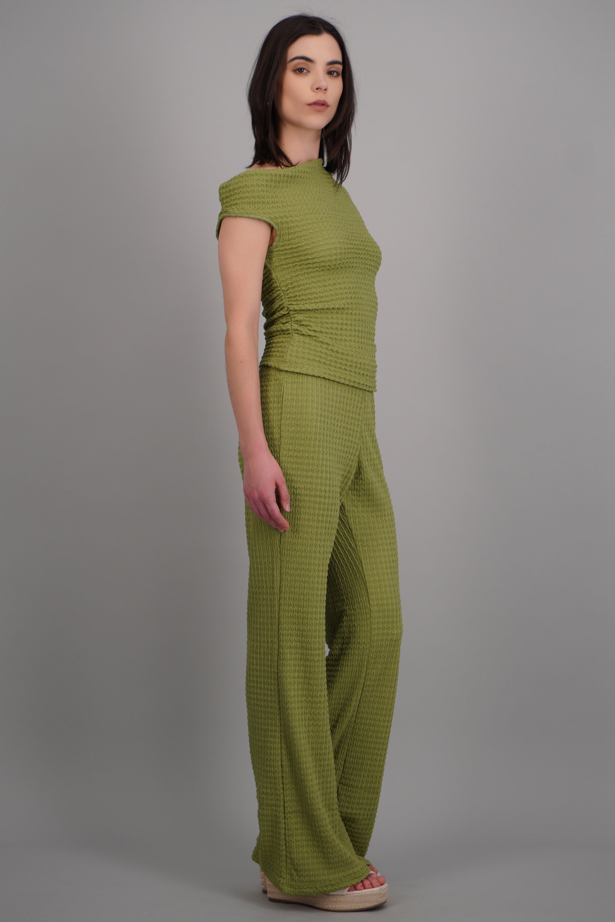APPLE GREEN