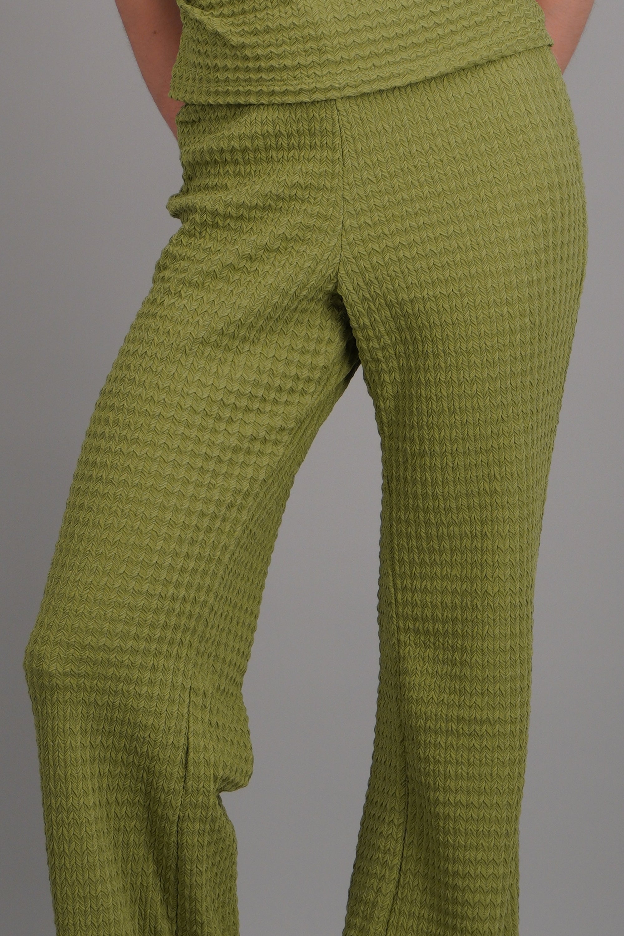 APPLE GREEN