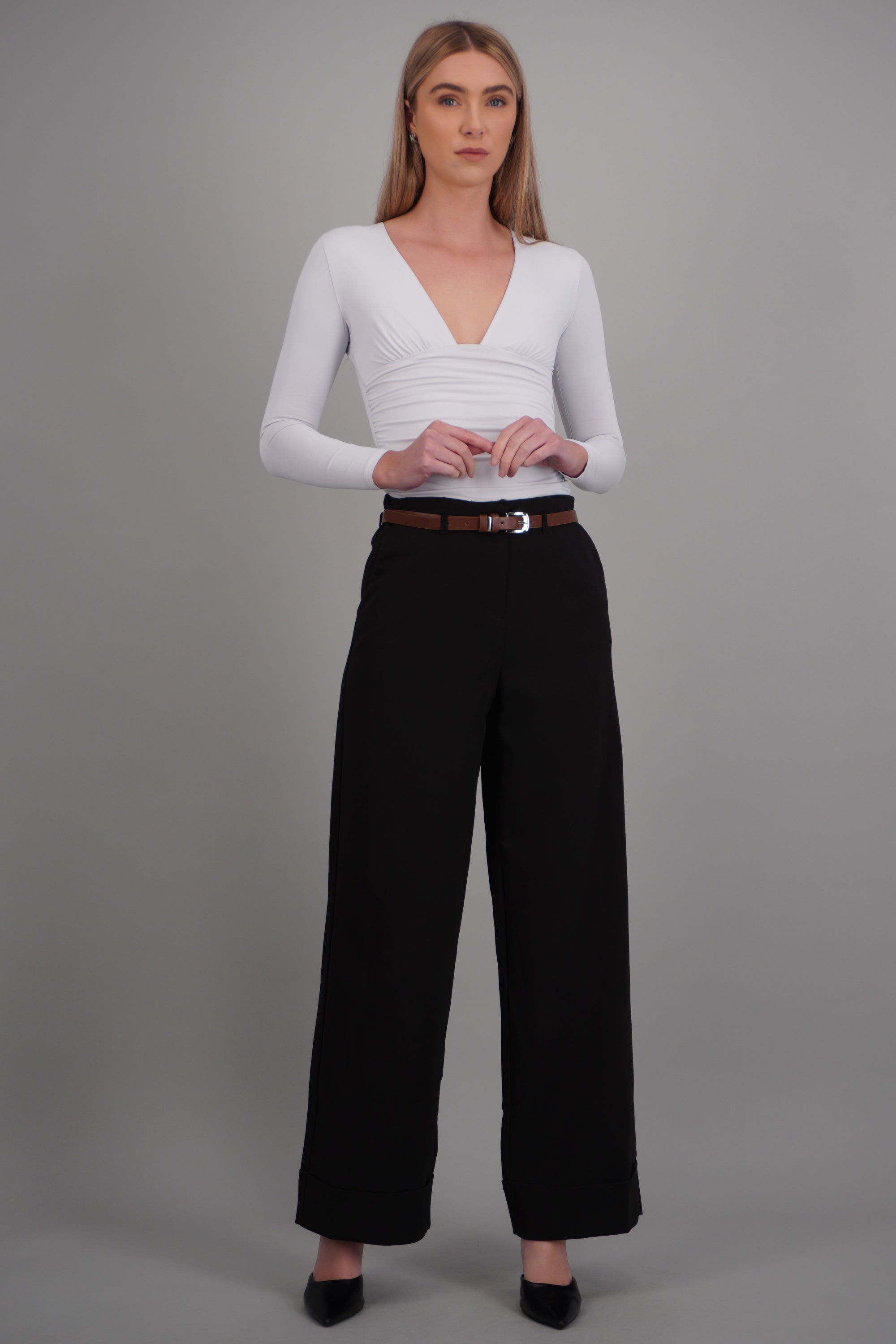 Pantalón wide leg con cinturón NEGRO