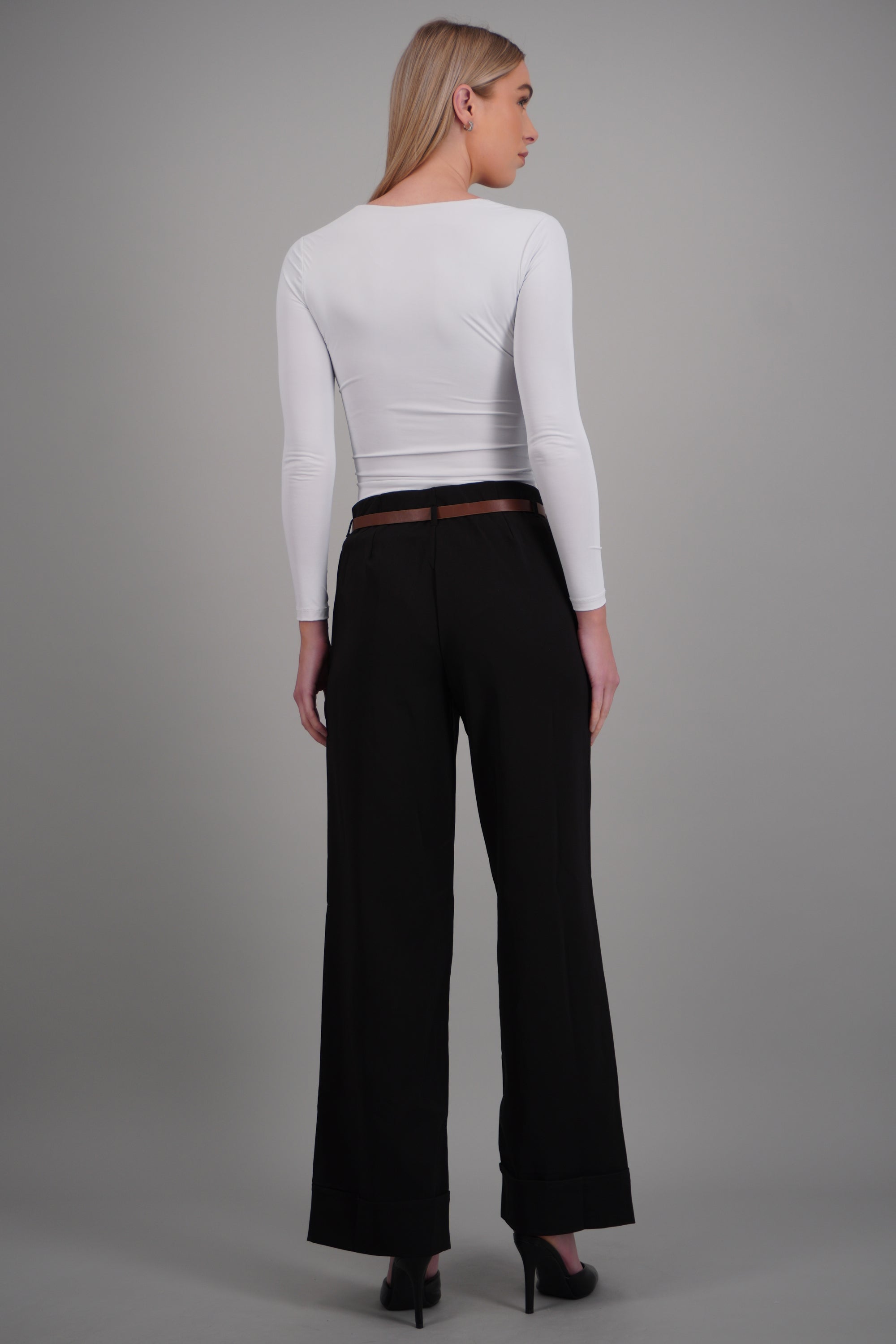 Pantalón wide leg con cinturón NEGRO