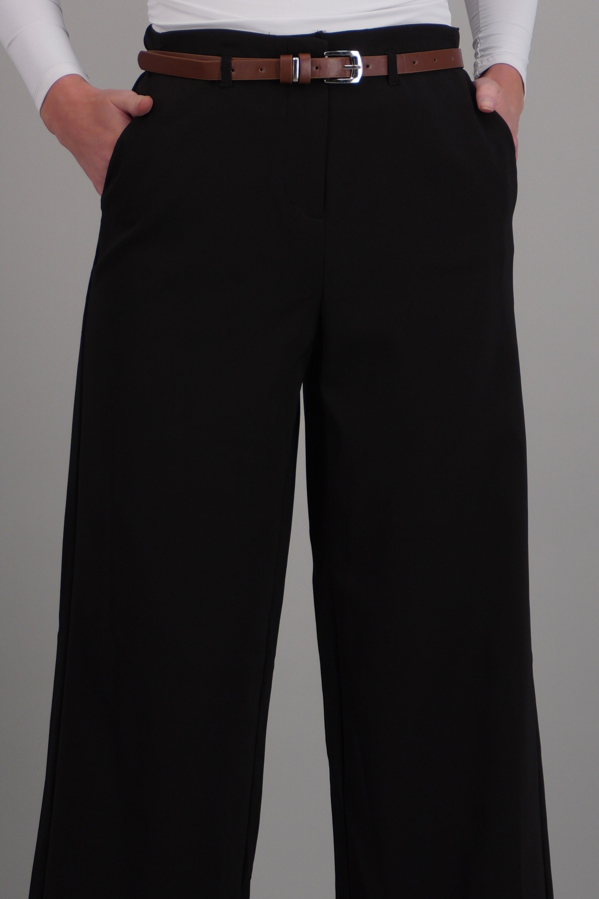 Pantalón wide leg con cinturón NEGRO