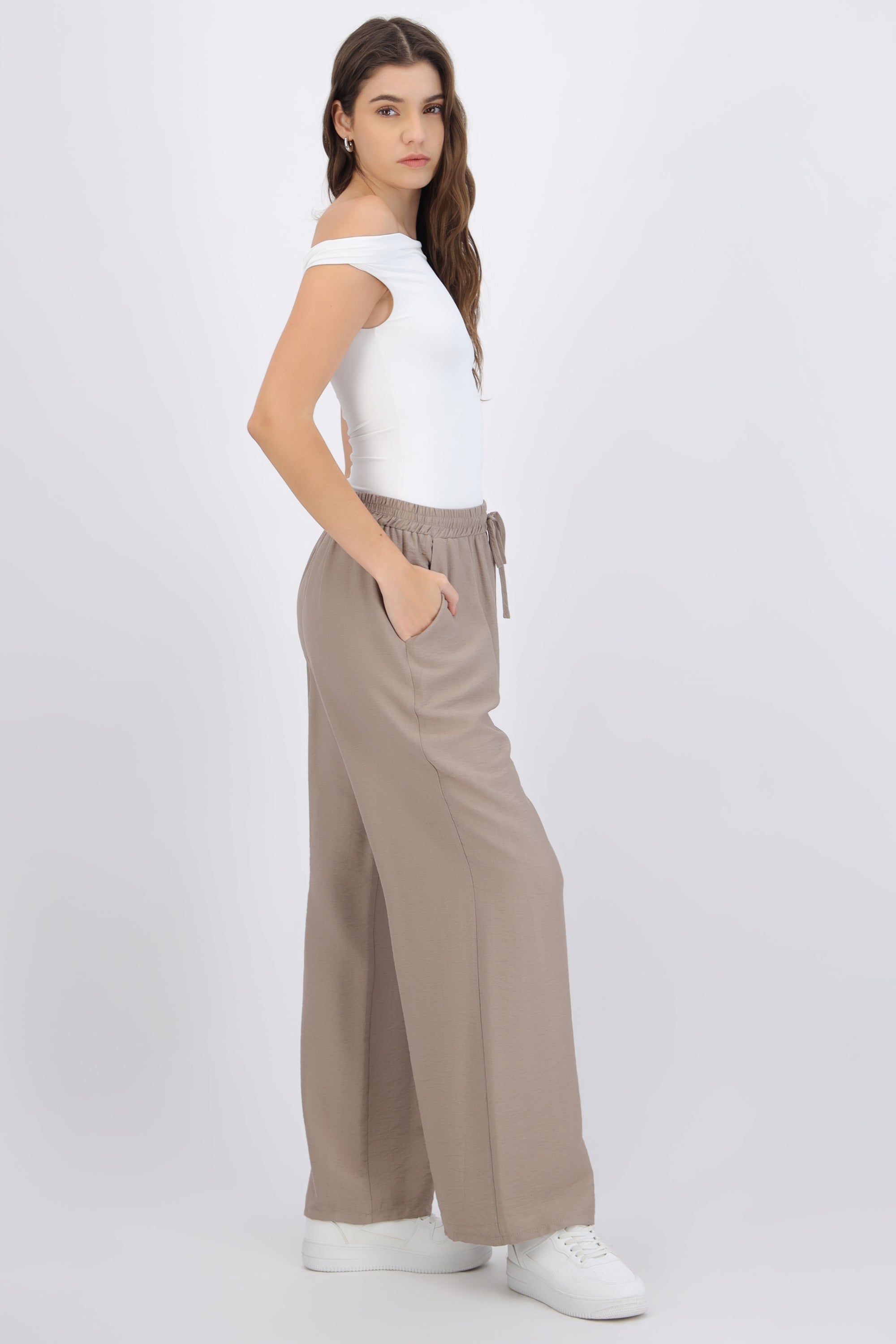Pantalón amplio liso con resorte