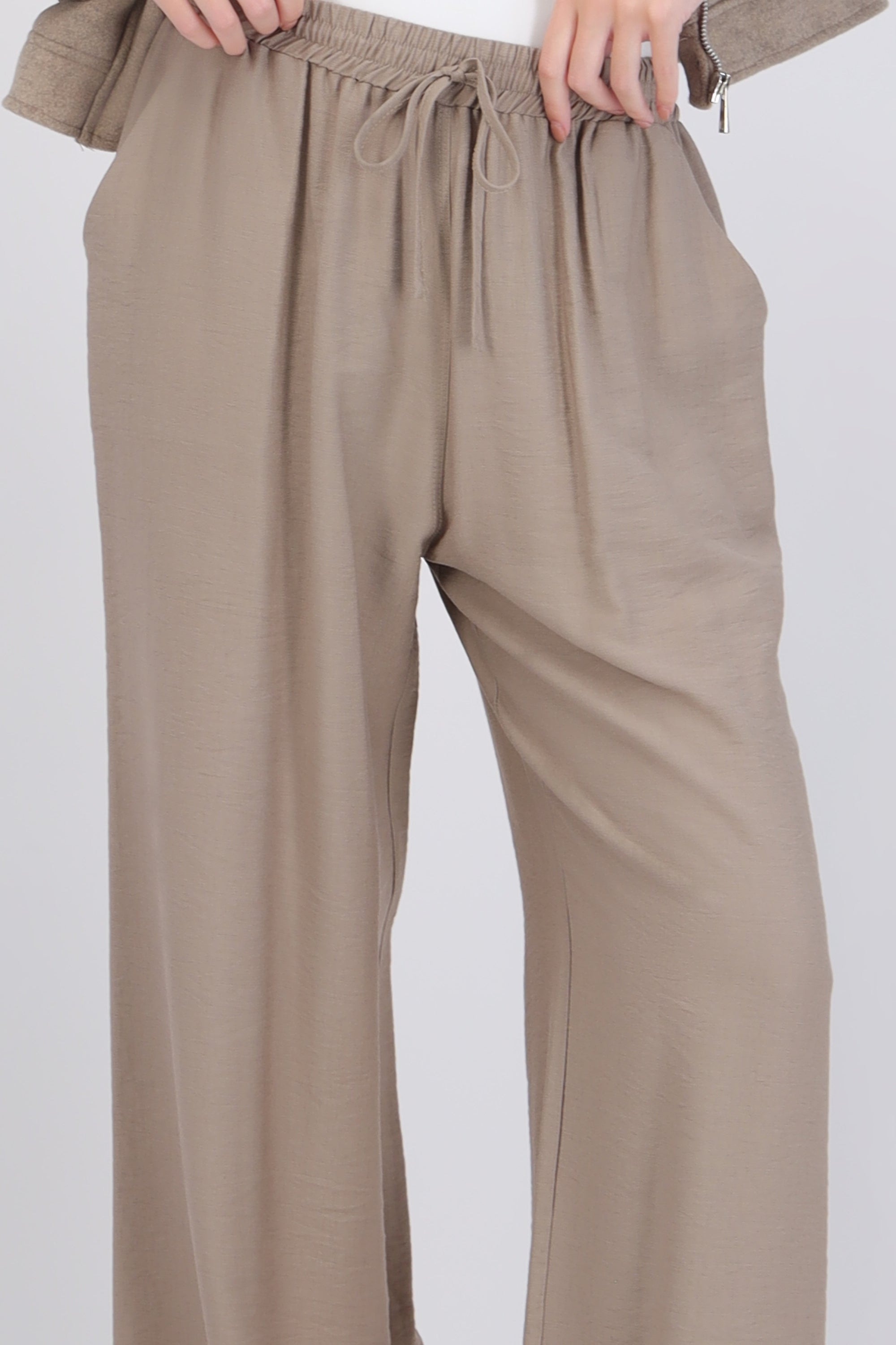 Pantalón amplio liso con resorte