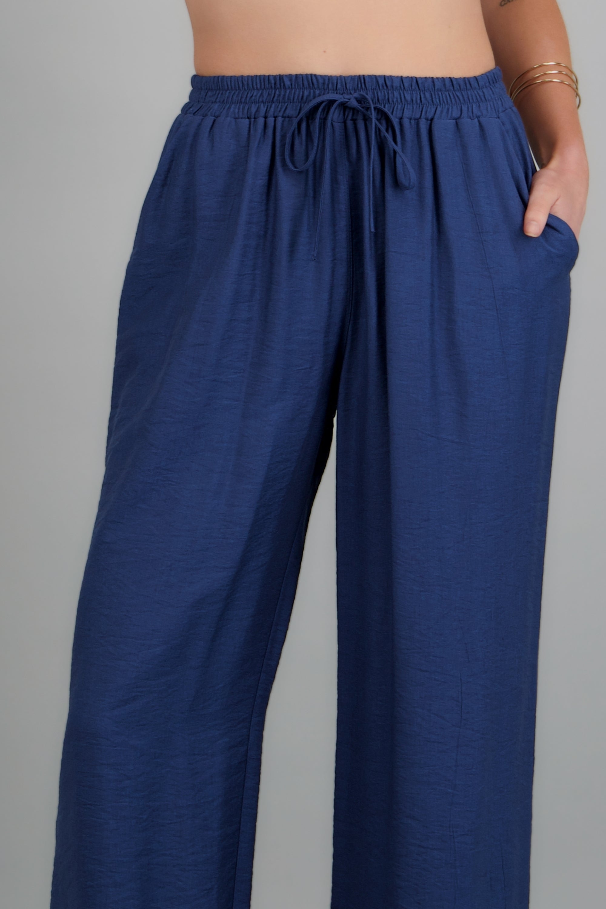 Pantalon amplio liso con resorte MARINO