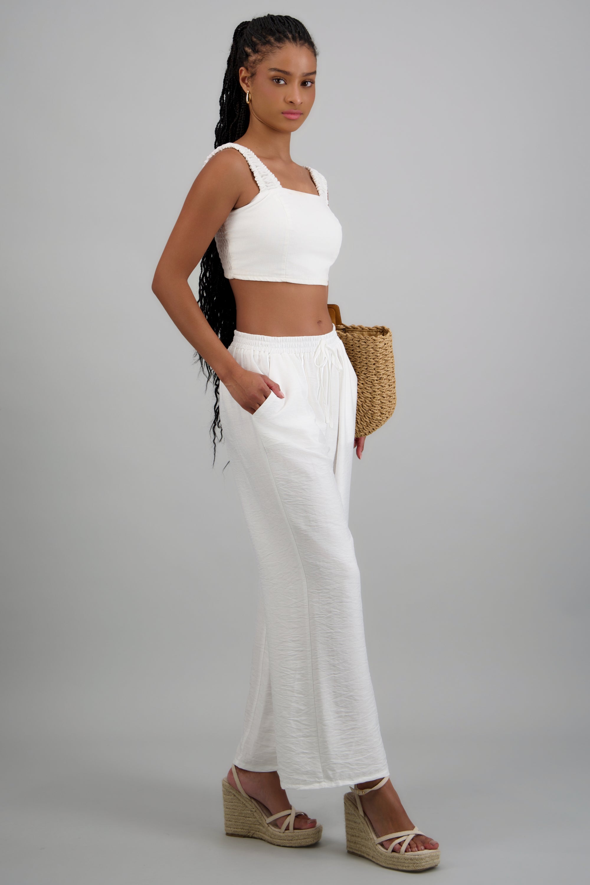 Pantalon amplio liso con resorte HUESO