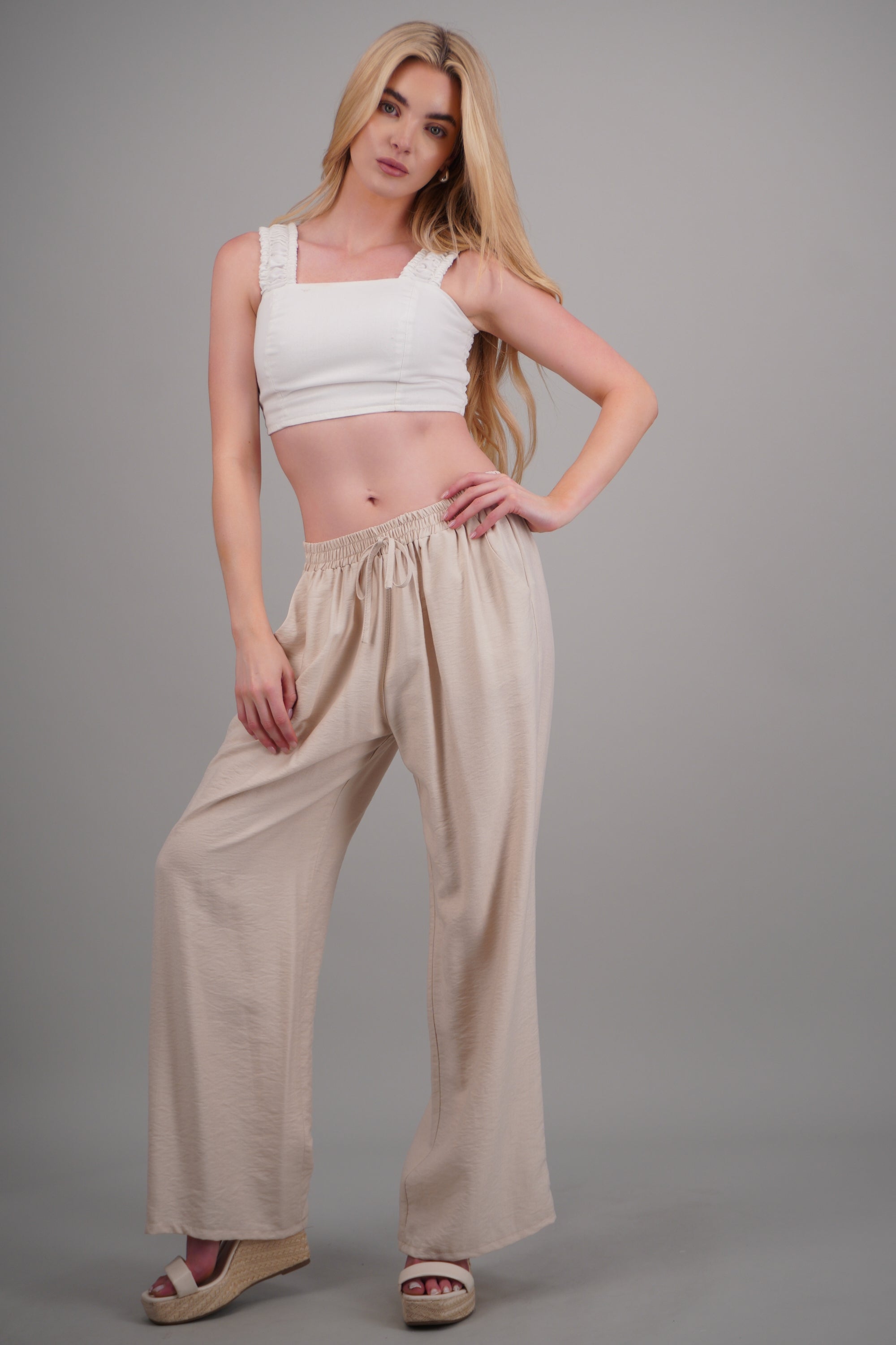 Pantalon amplio liso con resorte CREMA