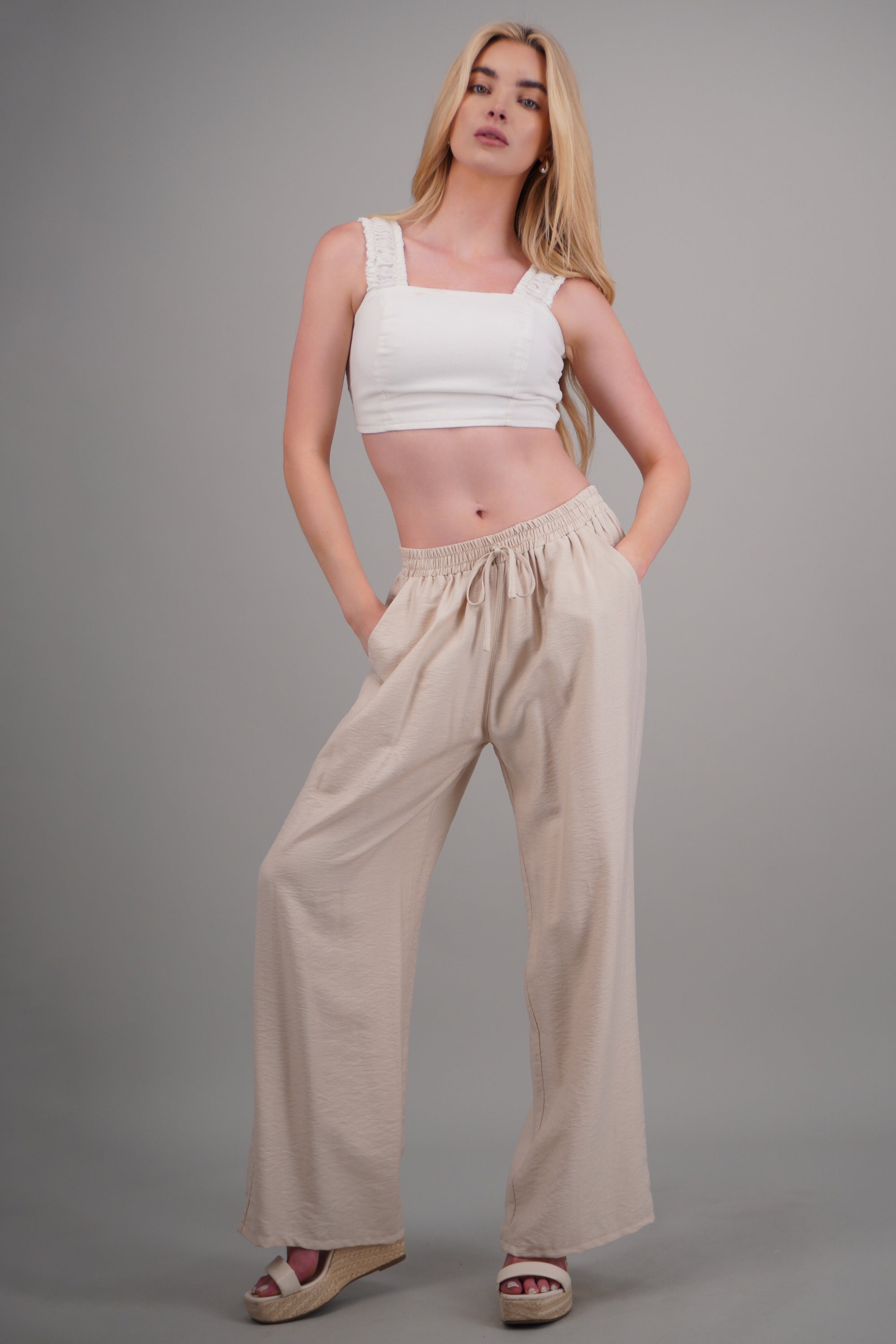 Pantalon amplio liso con resorte CREMA
