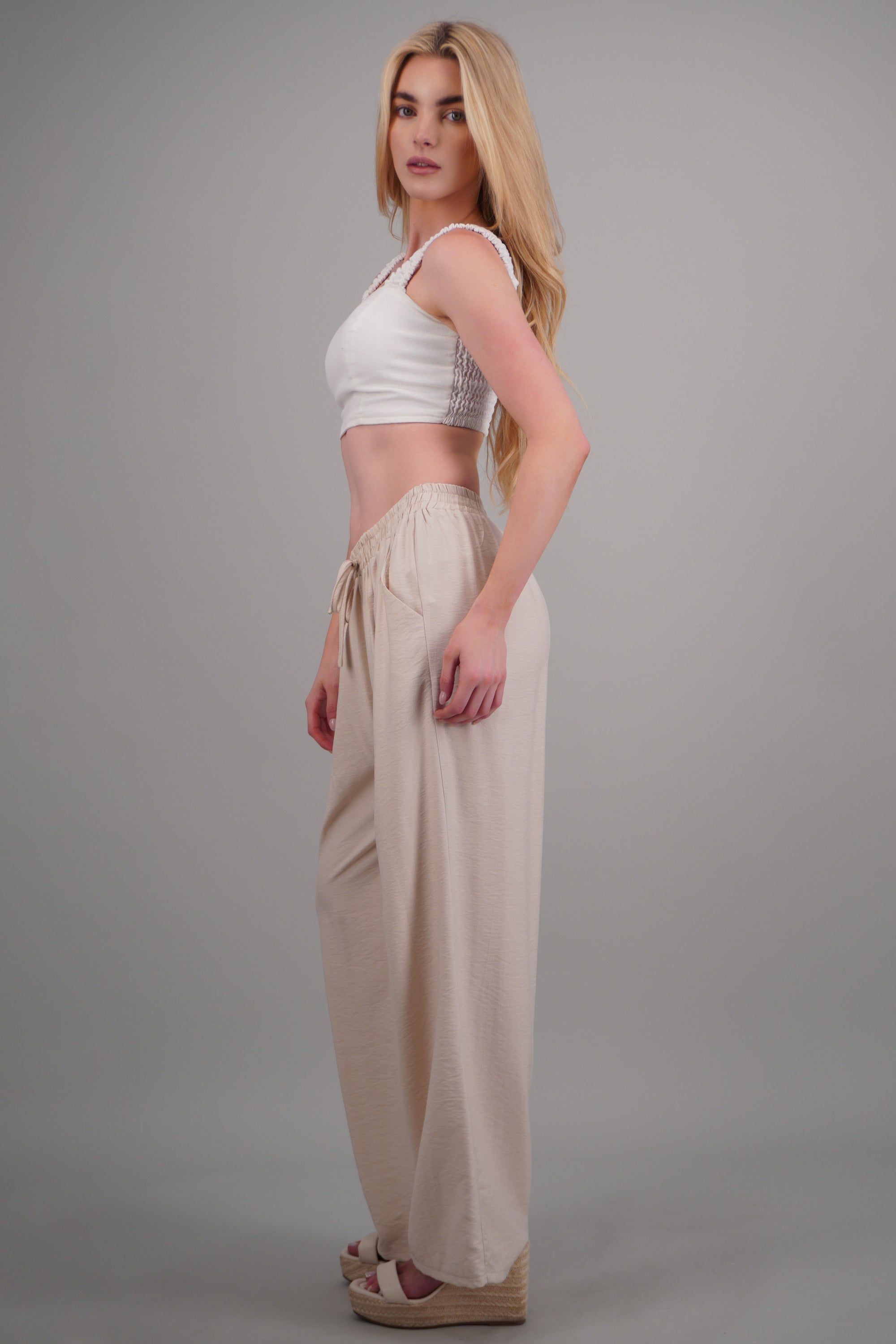 Pantalon amplio liso con resorte CREMA