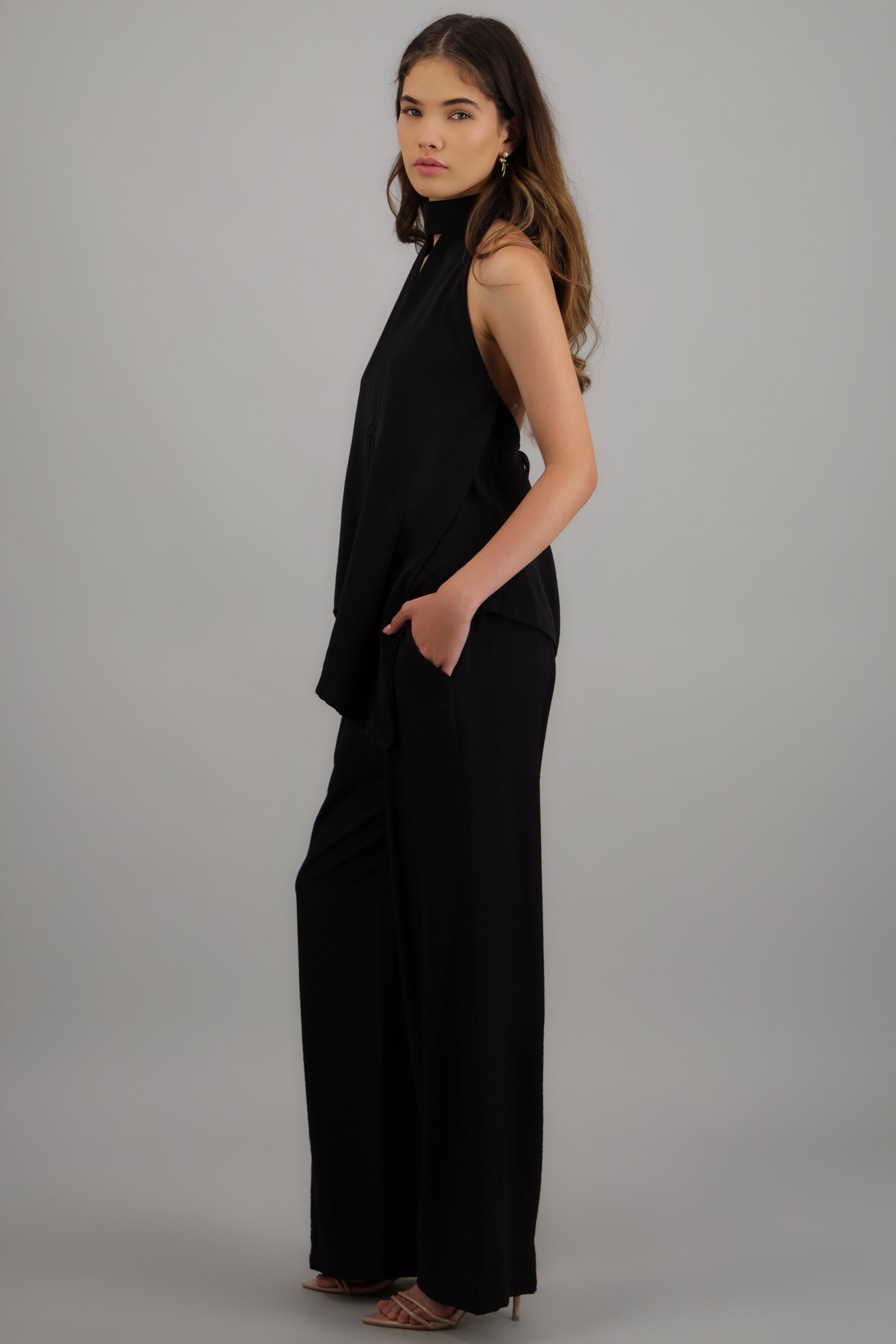Pantalon amplio liso con resorte NEGRO