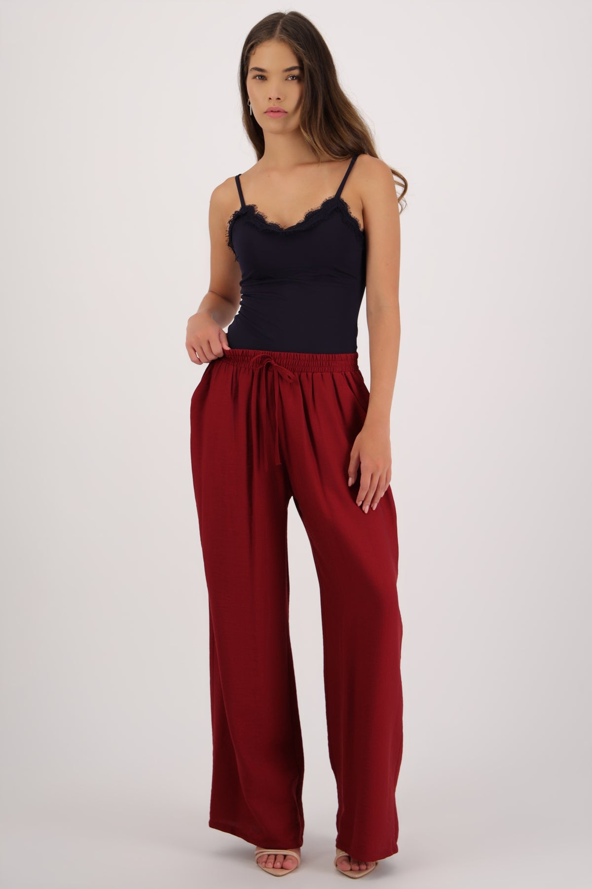 Pantalon amplio liso con resorte VINO