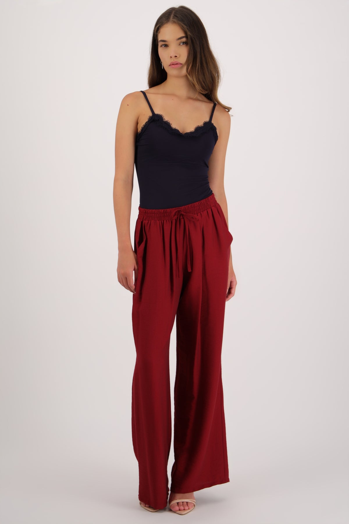 Pantalon amplio liso con resorte VINO