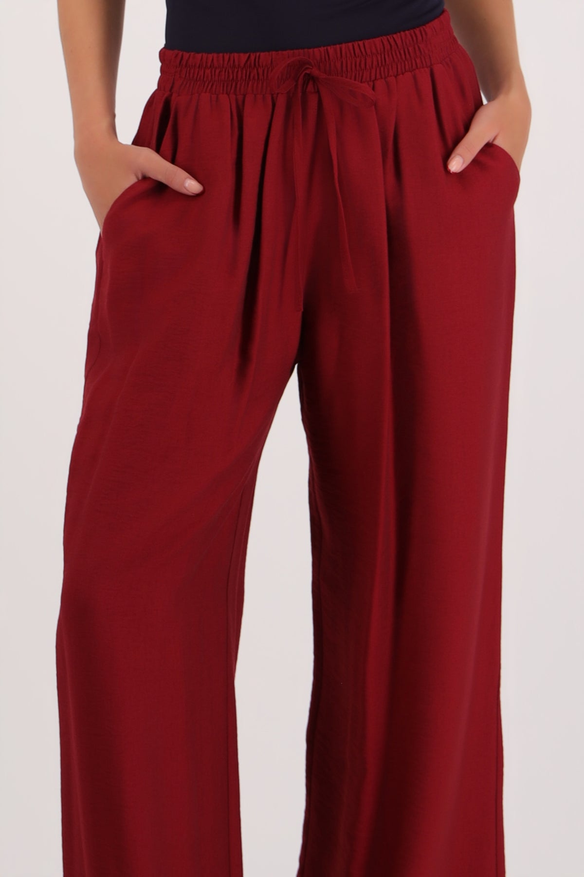Pantalon amplio liso con resorte VINO