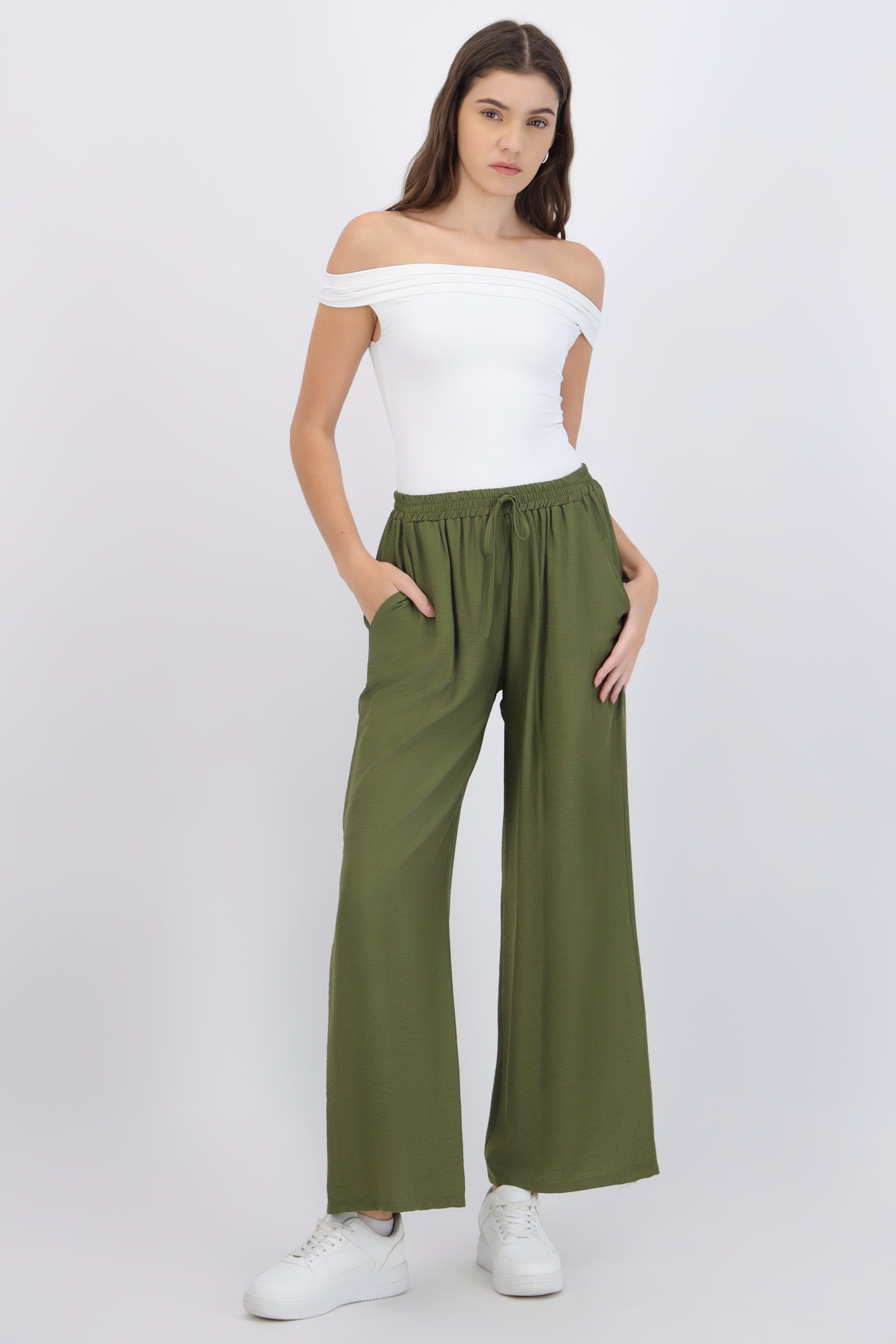 Pantalón amplio liso con resorte