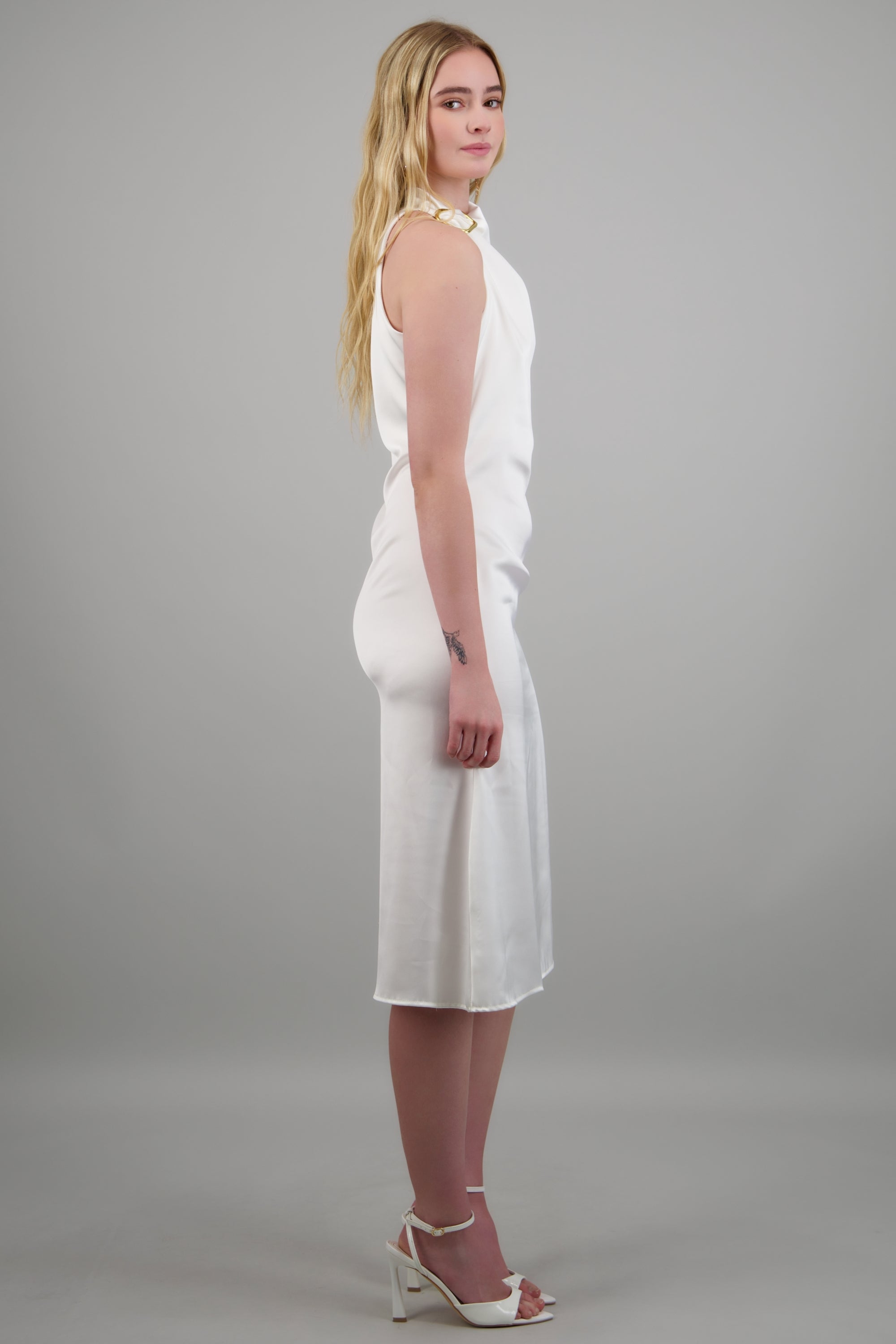 Vestido midi satinado hebilla irregular BLANCO
