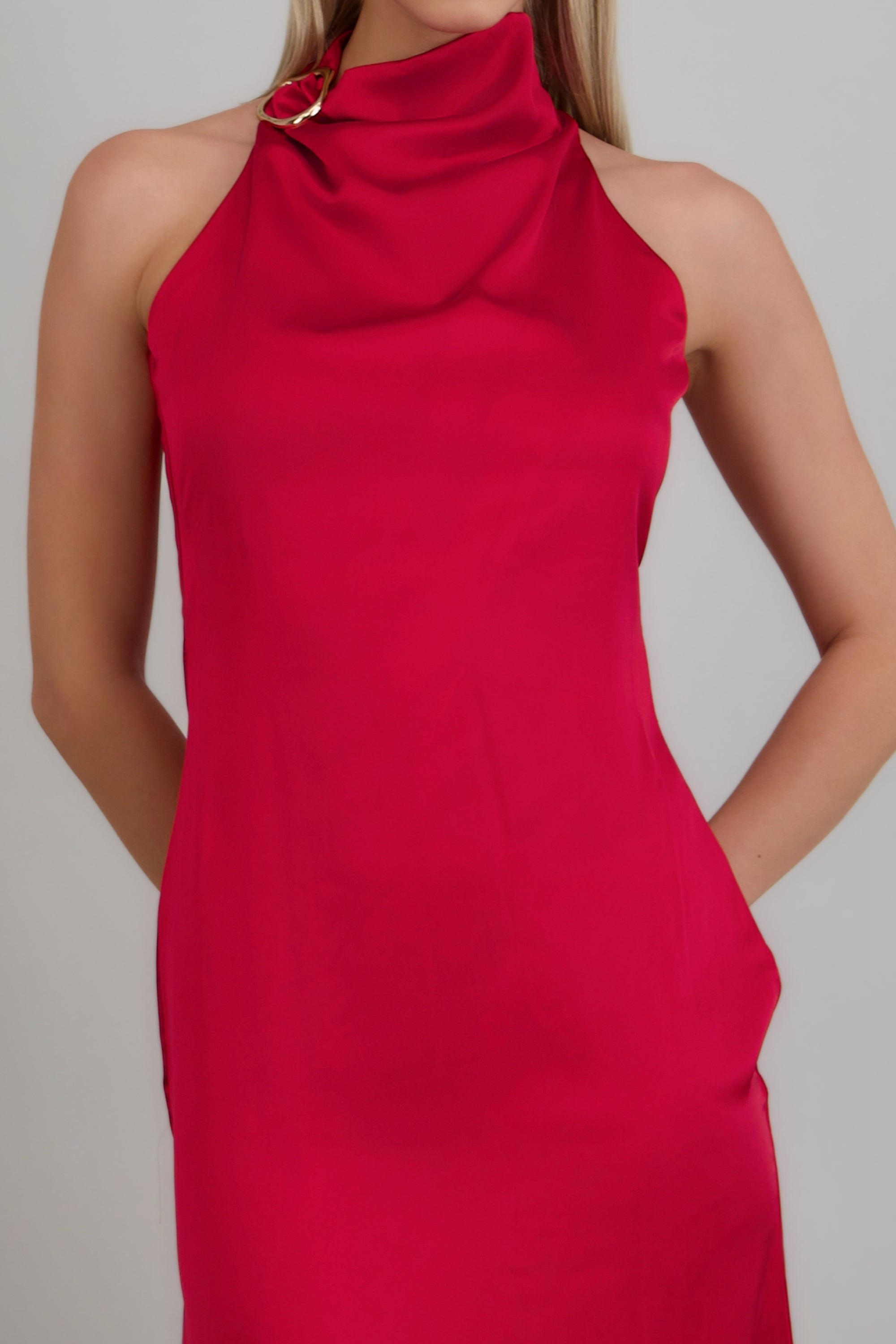 Vestido midi satinado hebilla irregular ROJO QUEMADO