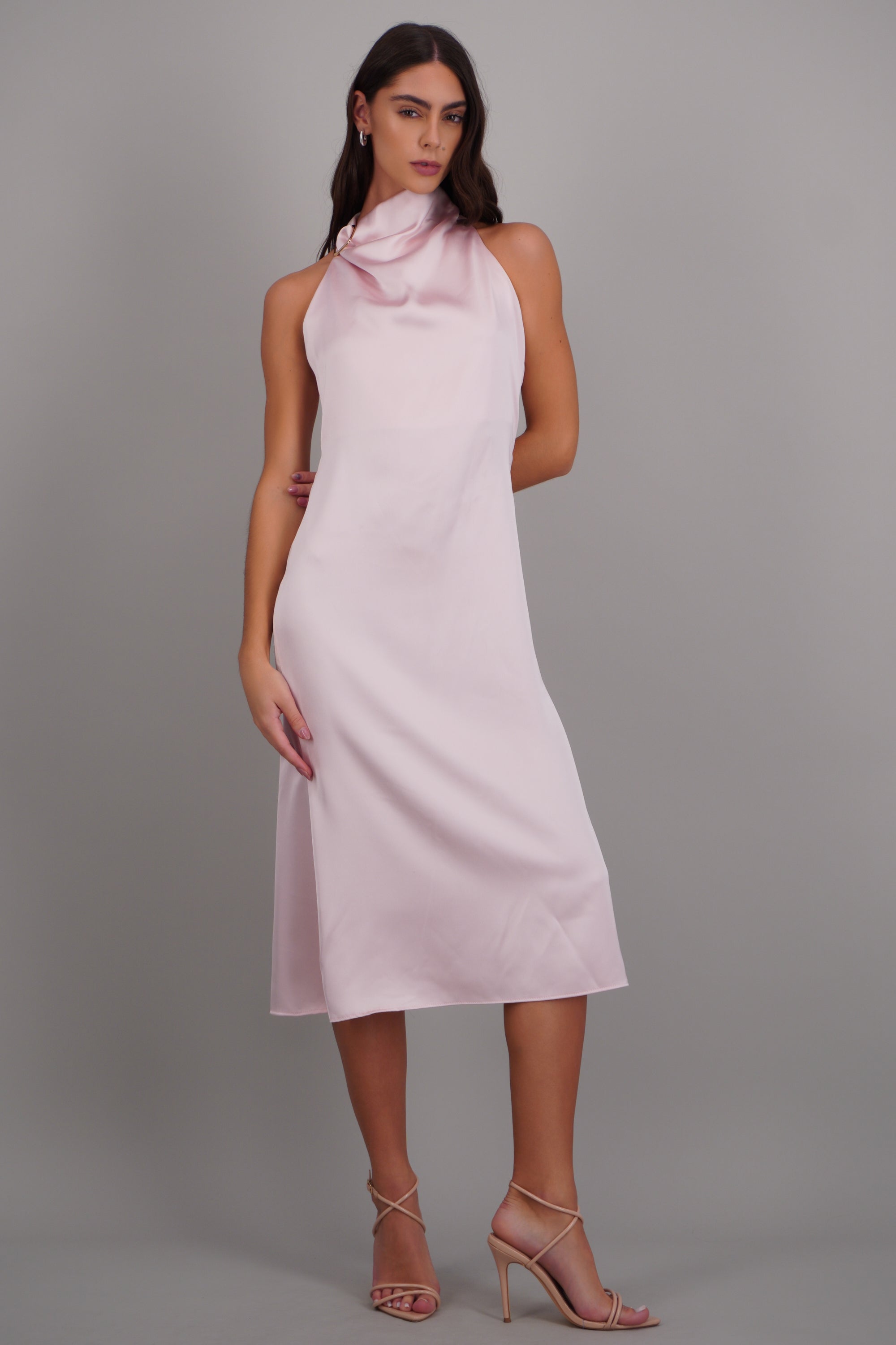 Vestido midi satinado hebilla irregular ROSA PASTEL