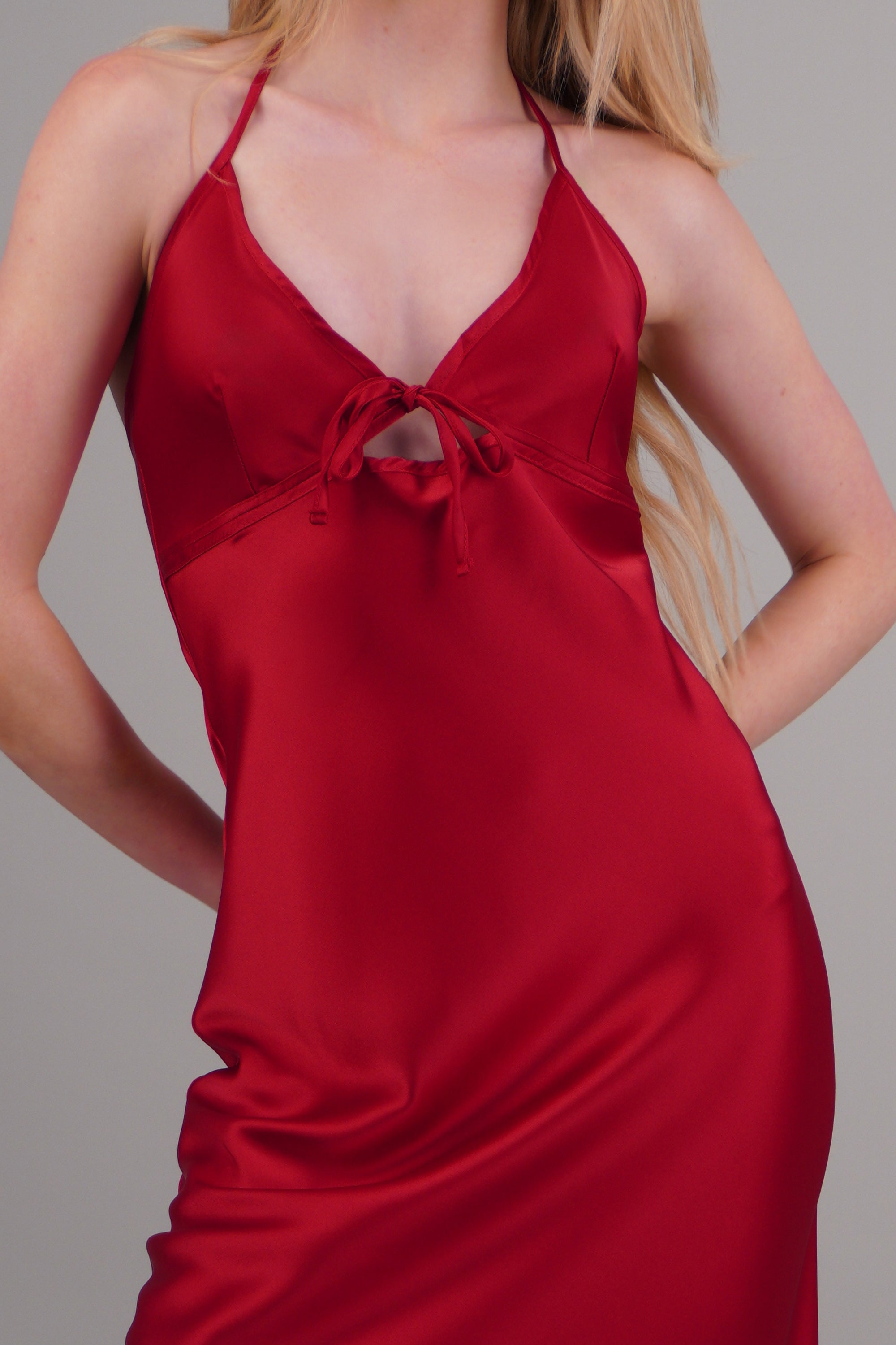 Vestido maxi satin amarre escote ROJO