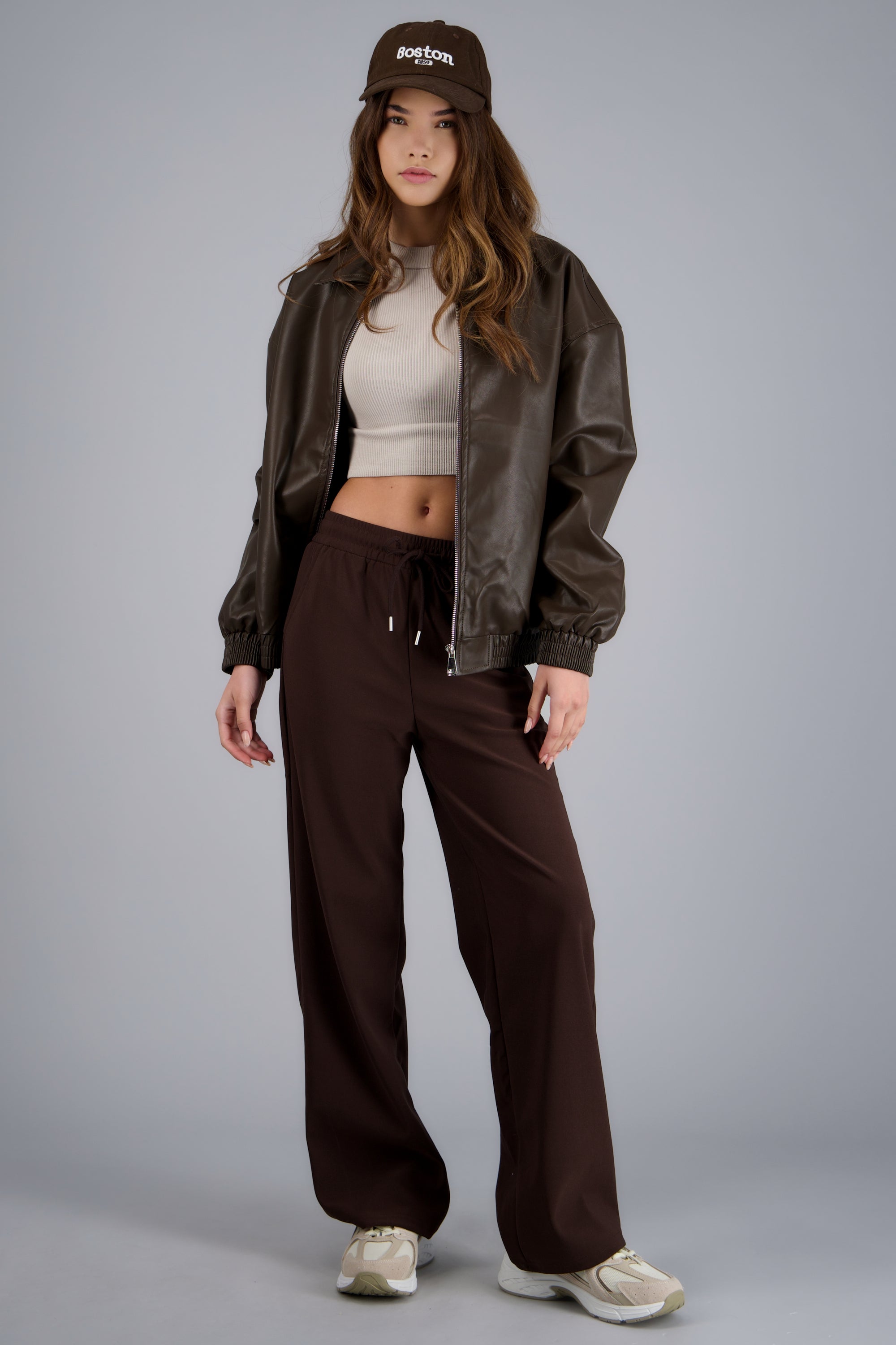 Pantalón corte recto con bolsas CHOCOLATE