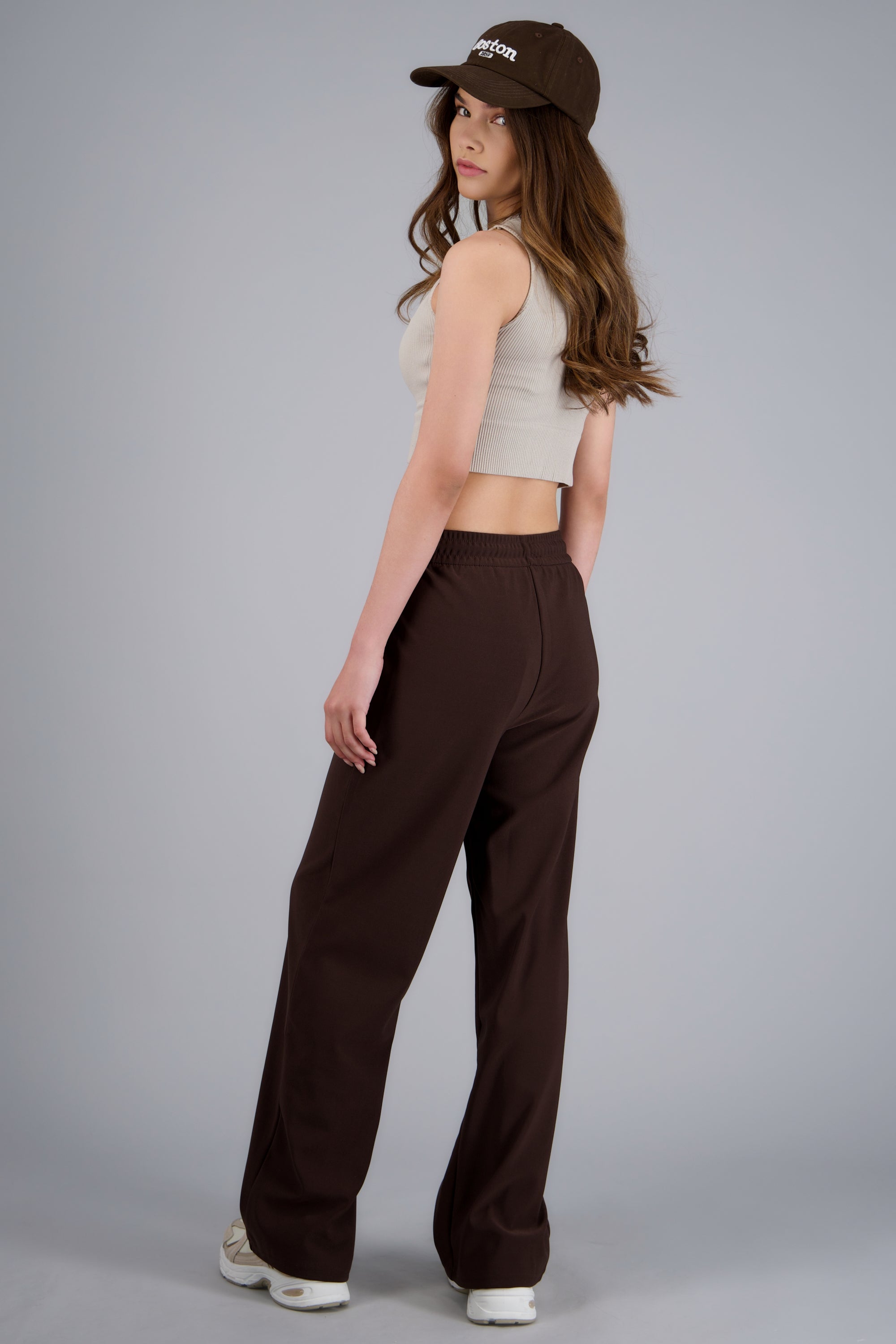 Pantalón corte recto con bolsas CHOCOLATE