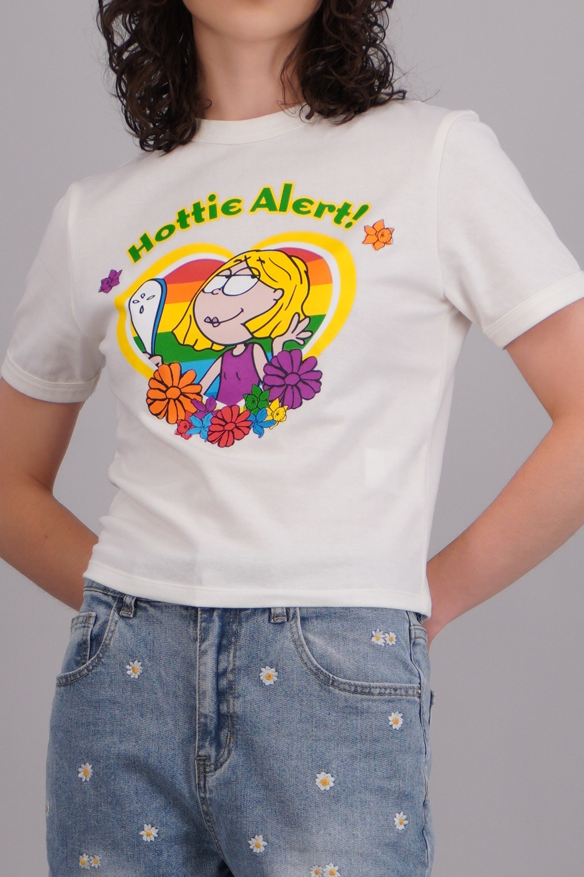 Playera crop lizzie Hottie Alert BLANCO
