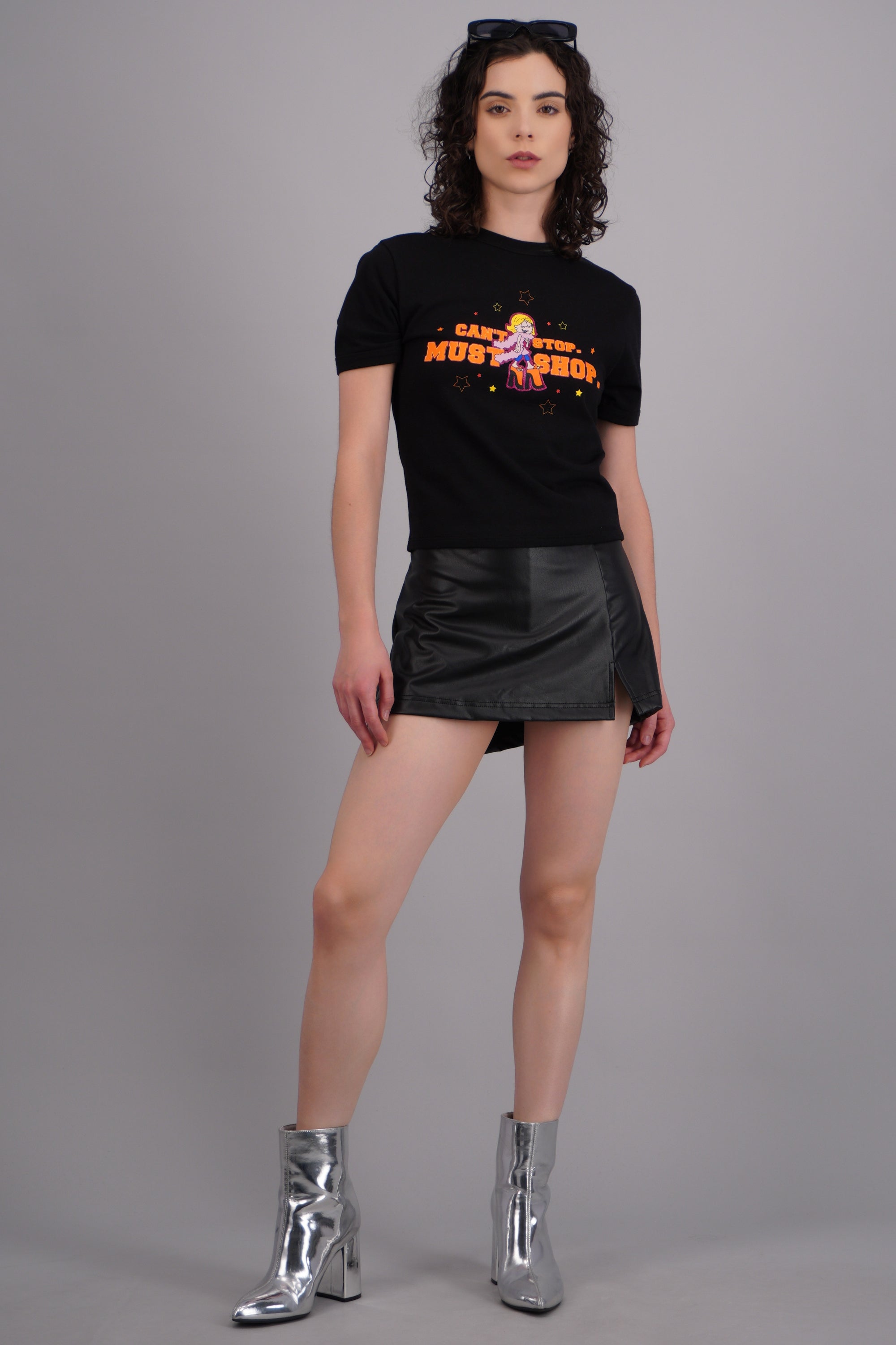 Playera crop manga corta Lizzie Mcguire NEGRO