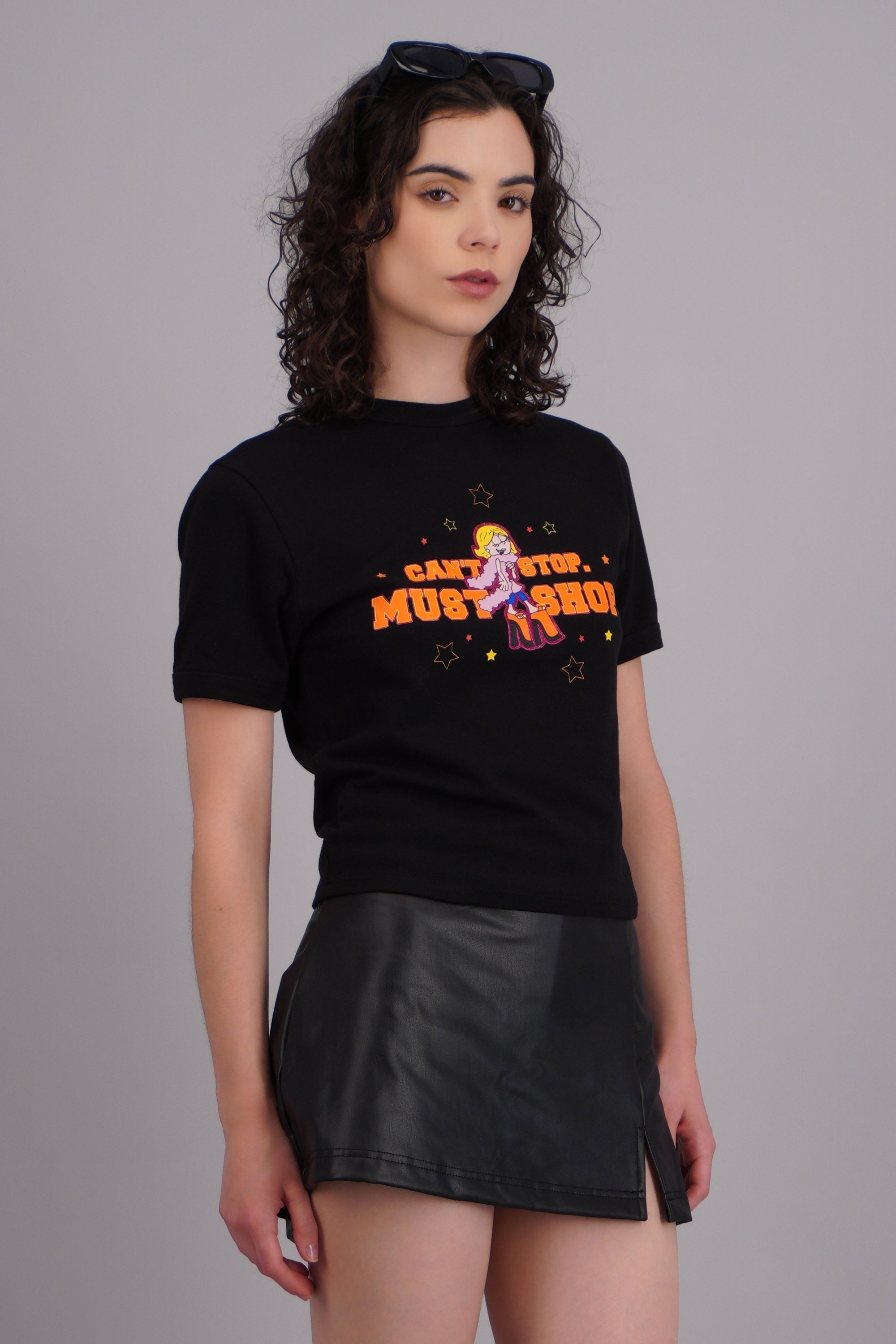 Playera crop manga corta Lizzie Mcguire NEGRO