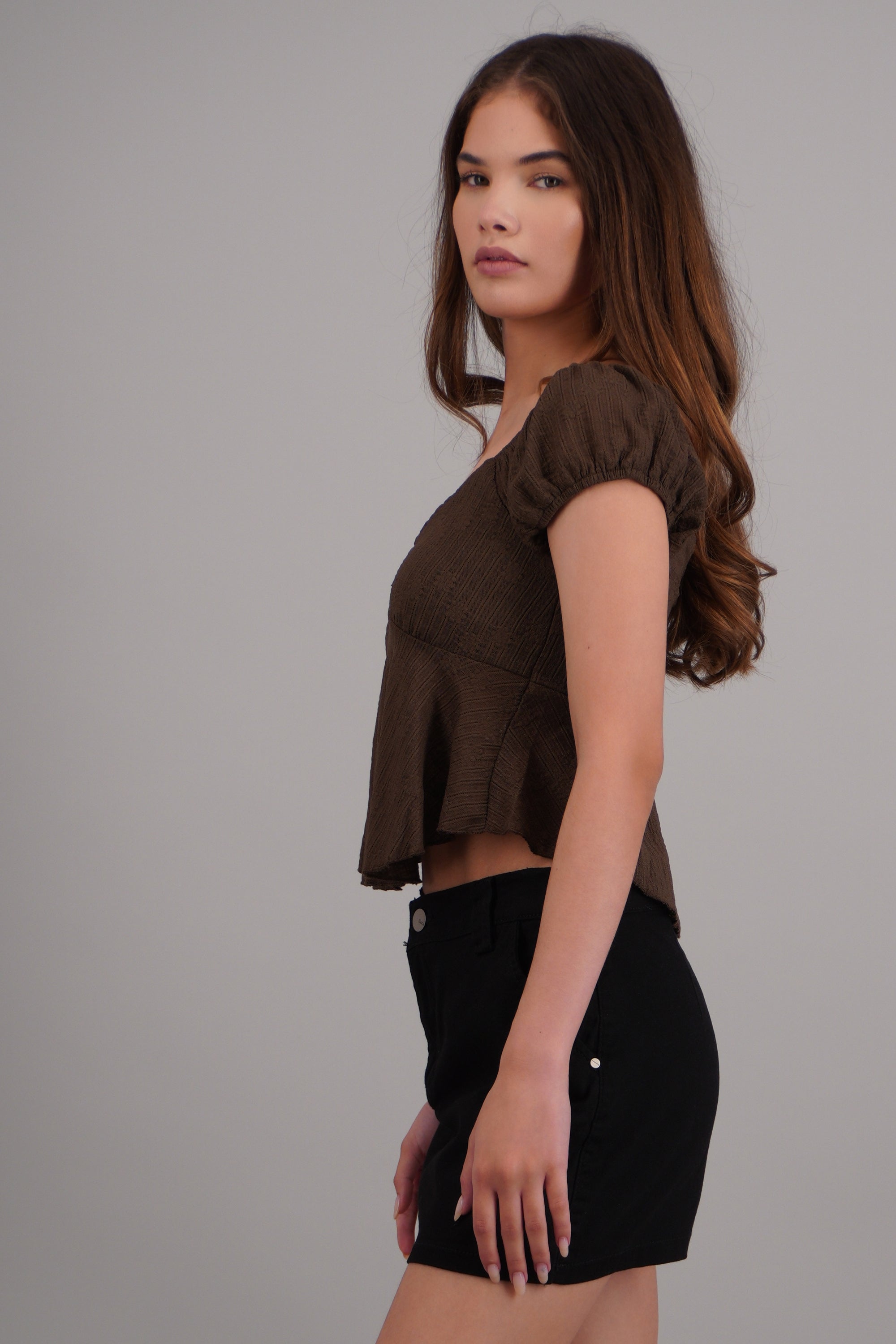 Blusa manga corta con detalle mono CAFE