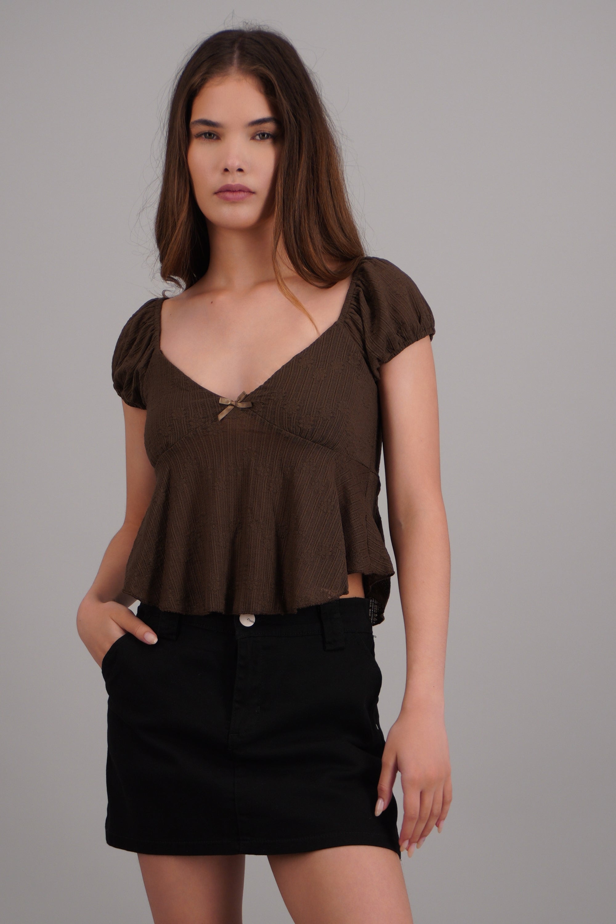 Blusa manga corta con detalle mono CAFE