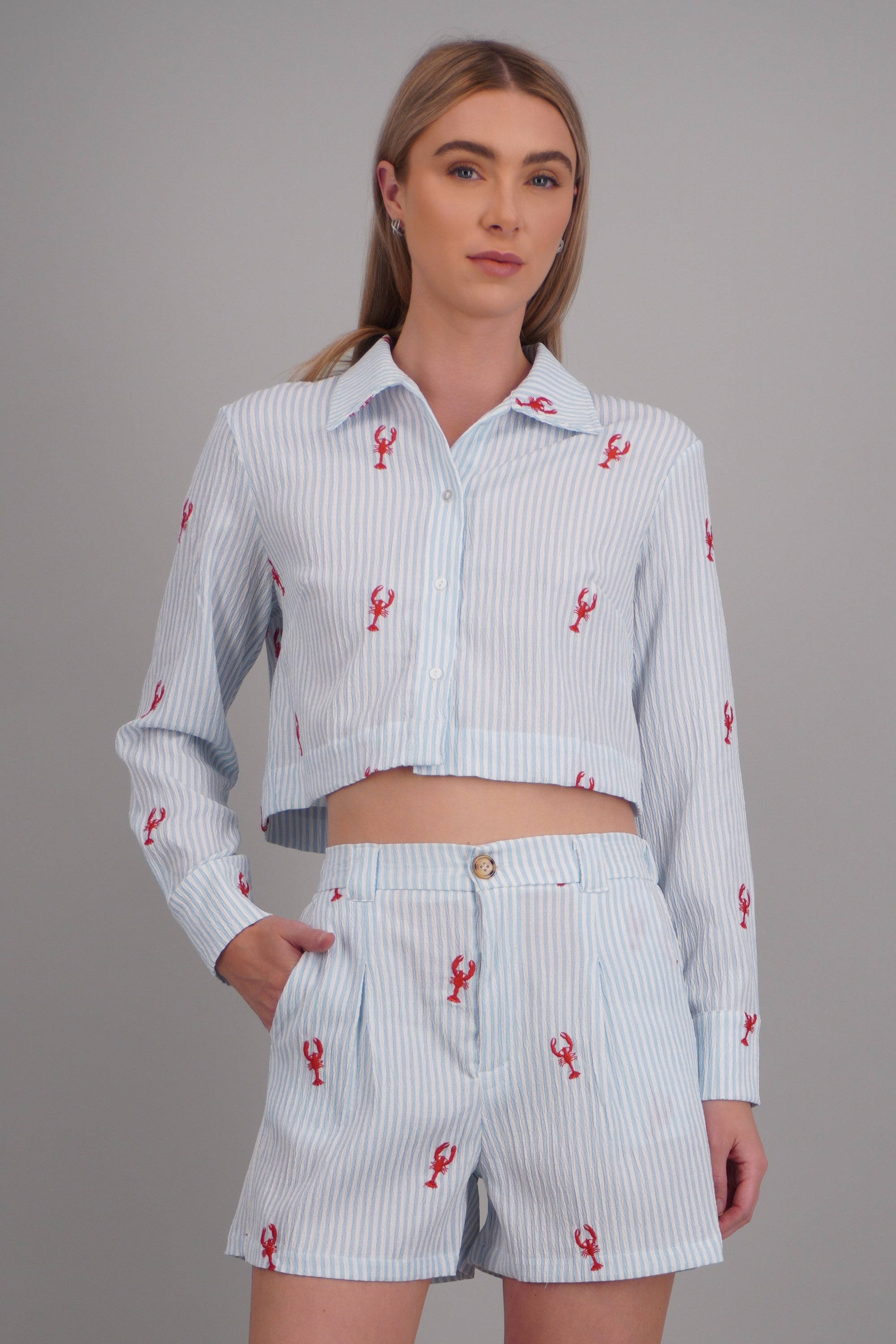 Camisa crop detalle manga AZUL COMBO