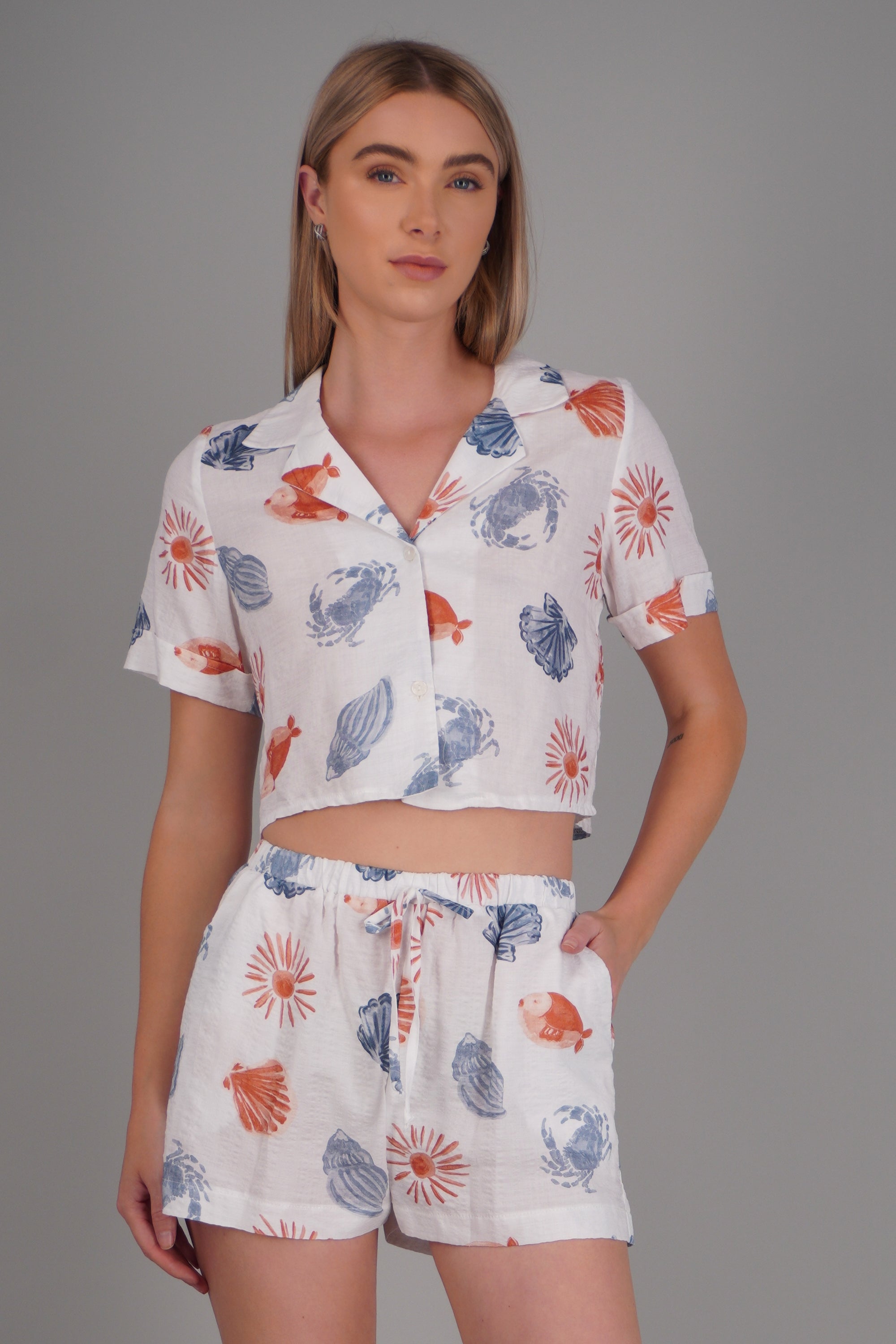 Camisa crop con estampado marino BLANCO COMBO
