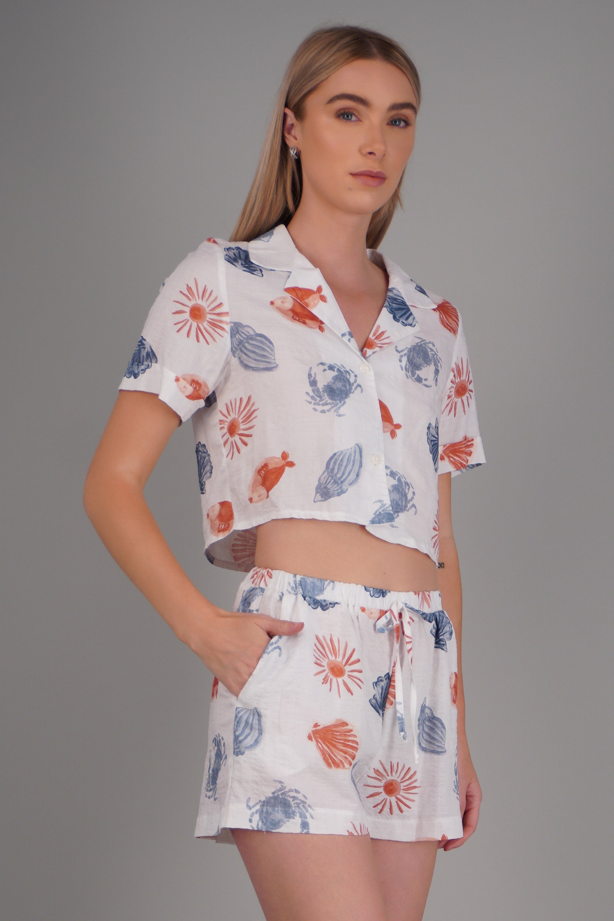 Camisa crop con estampado marino BLANCO COMBO