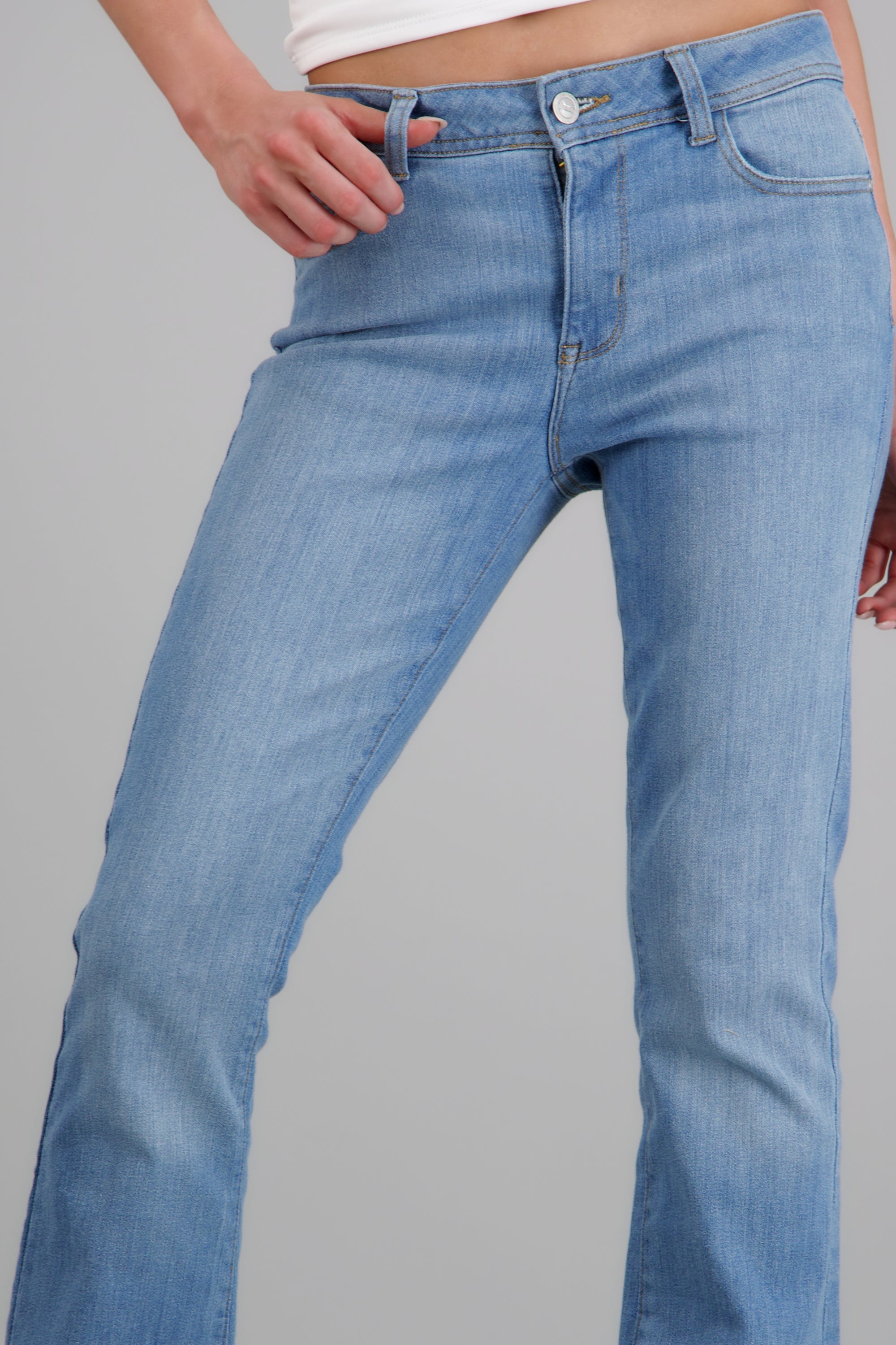 Jeans flare slim basico MEDIUM WASH