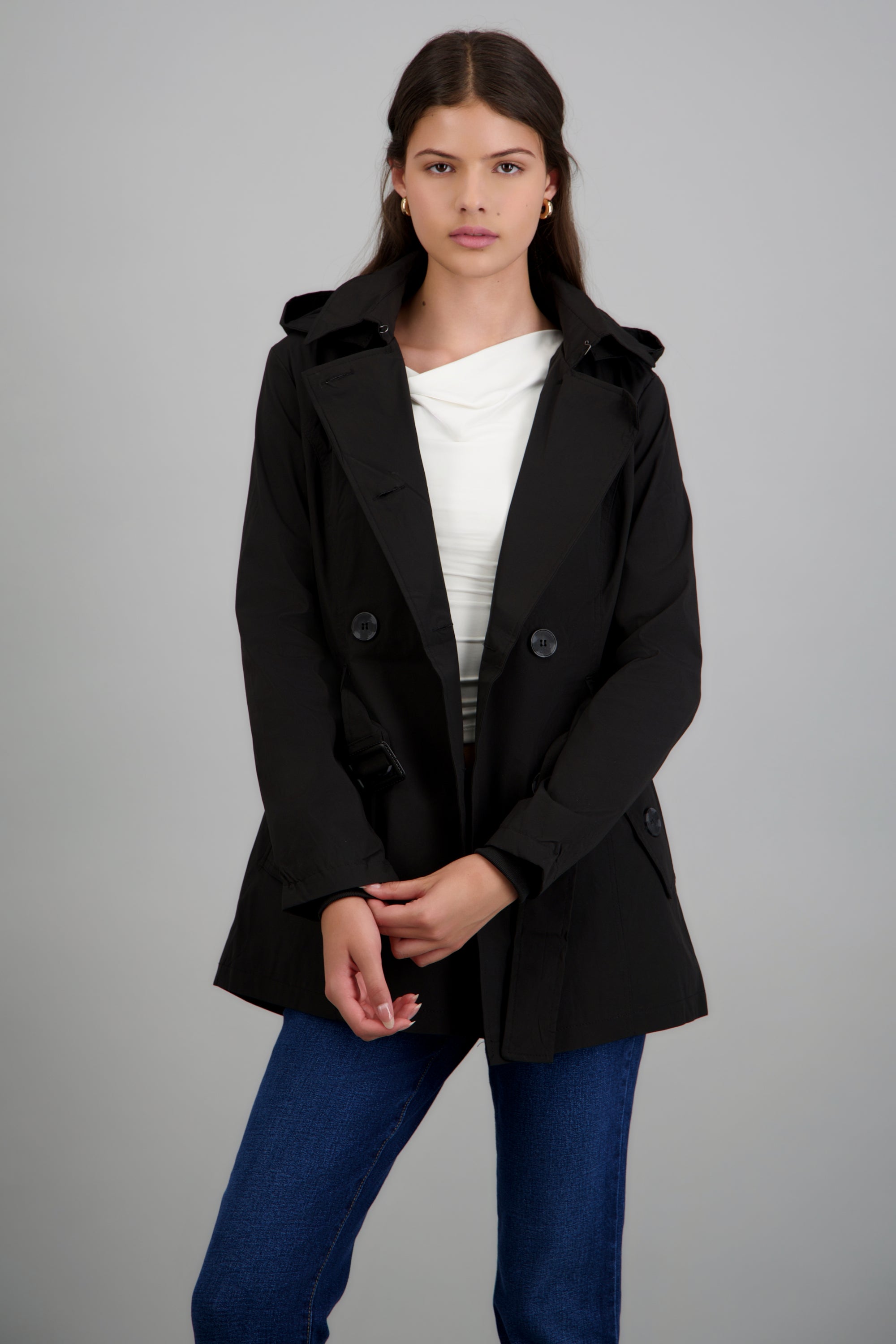 Gabardina detalle botones con gorro NEGRO