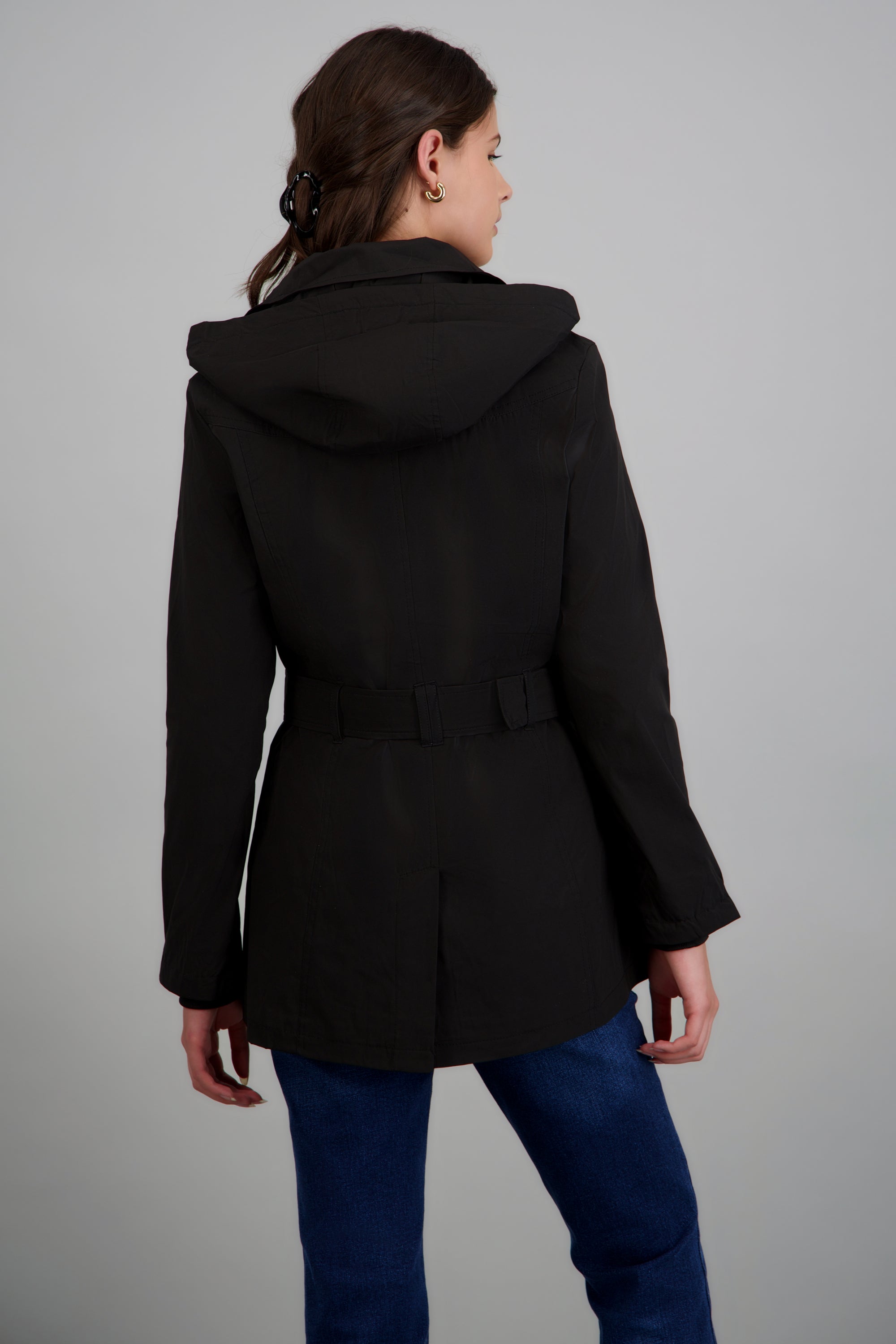 Gabardina detalle botones con gorro NEGRO