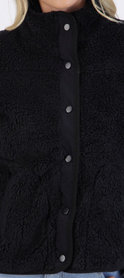 Chamarra textura peluche detalle botones
