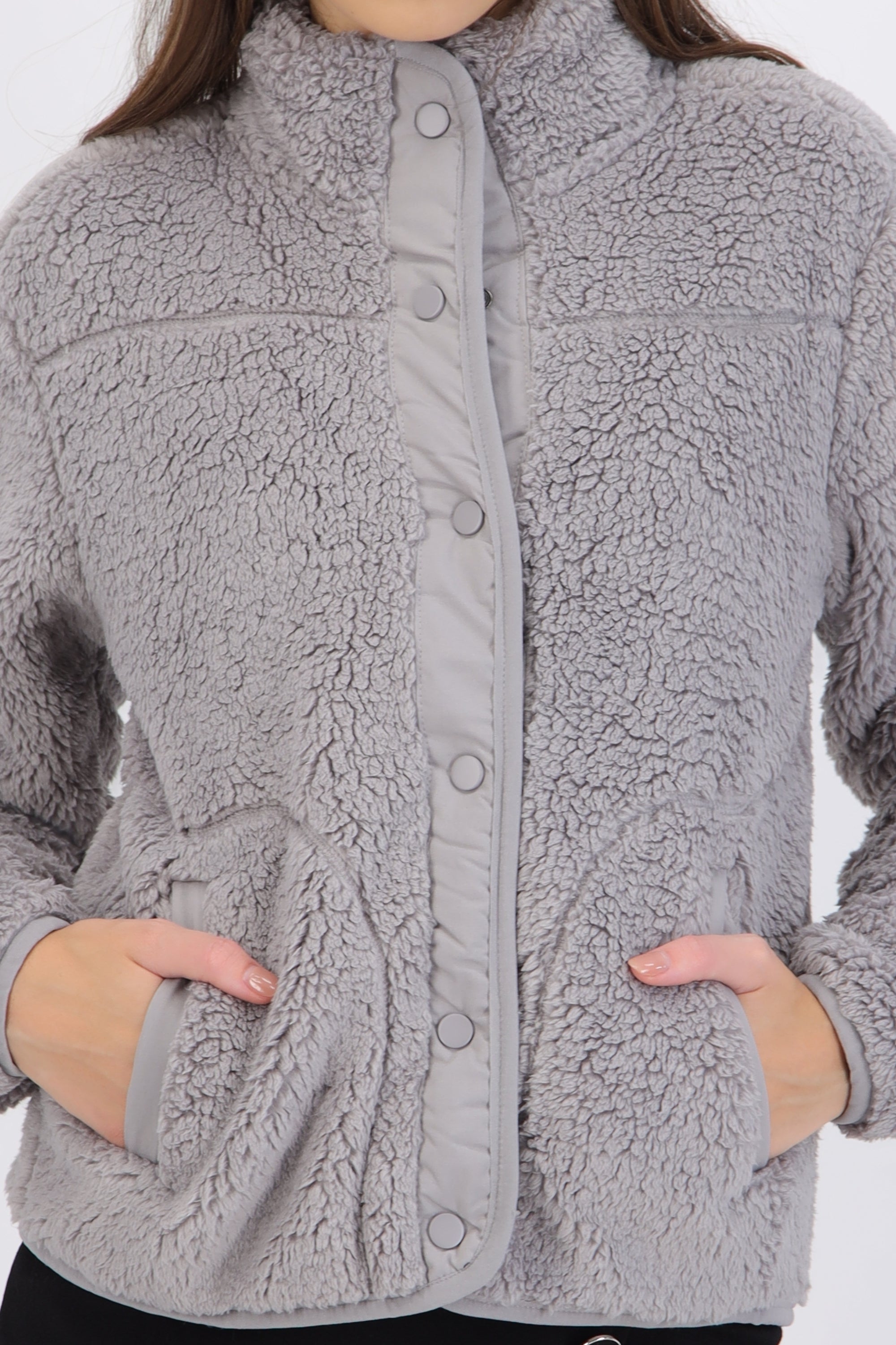 Chamarra textura peluche detalle botones