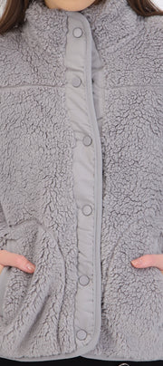 Chamarra textura peluche detalle botones