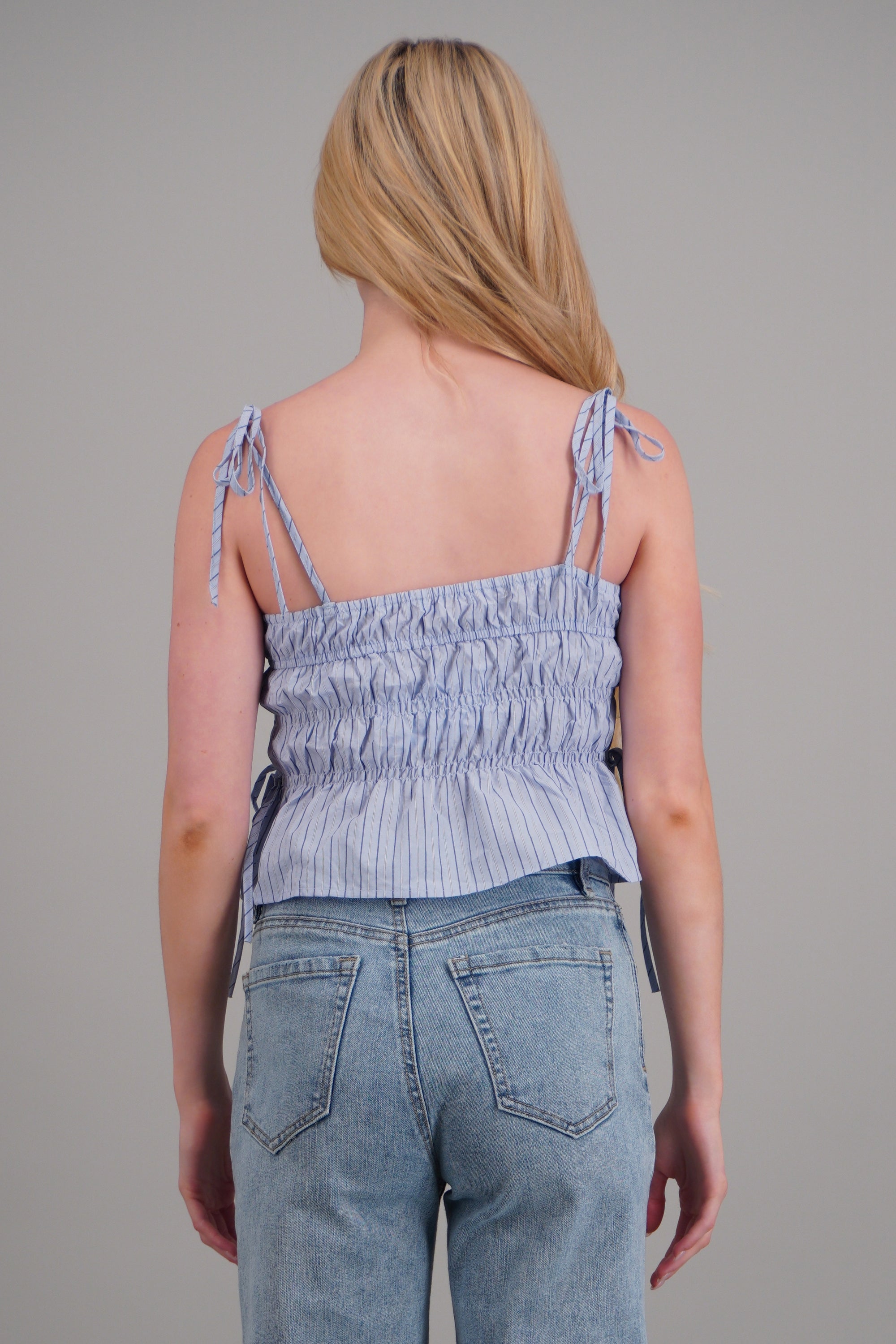 Top de tirantes con smock AZUL PASTEL